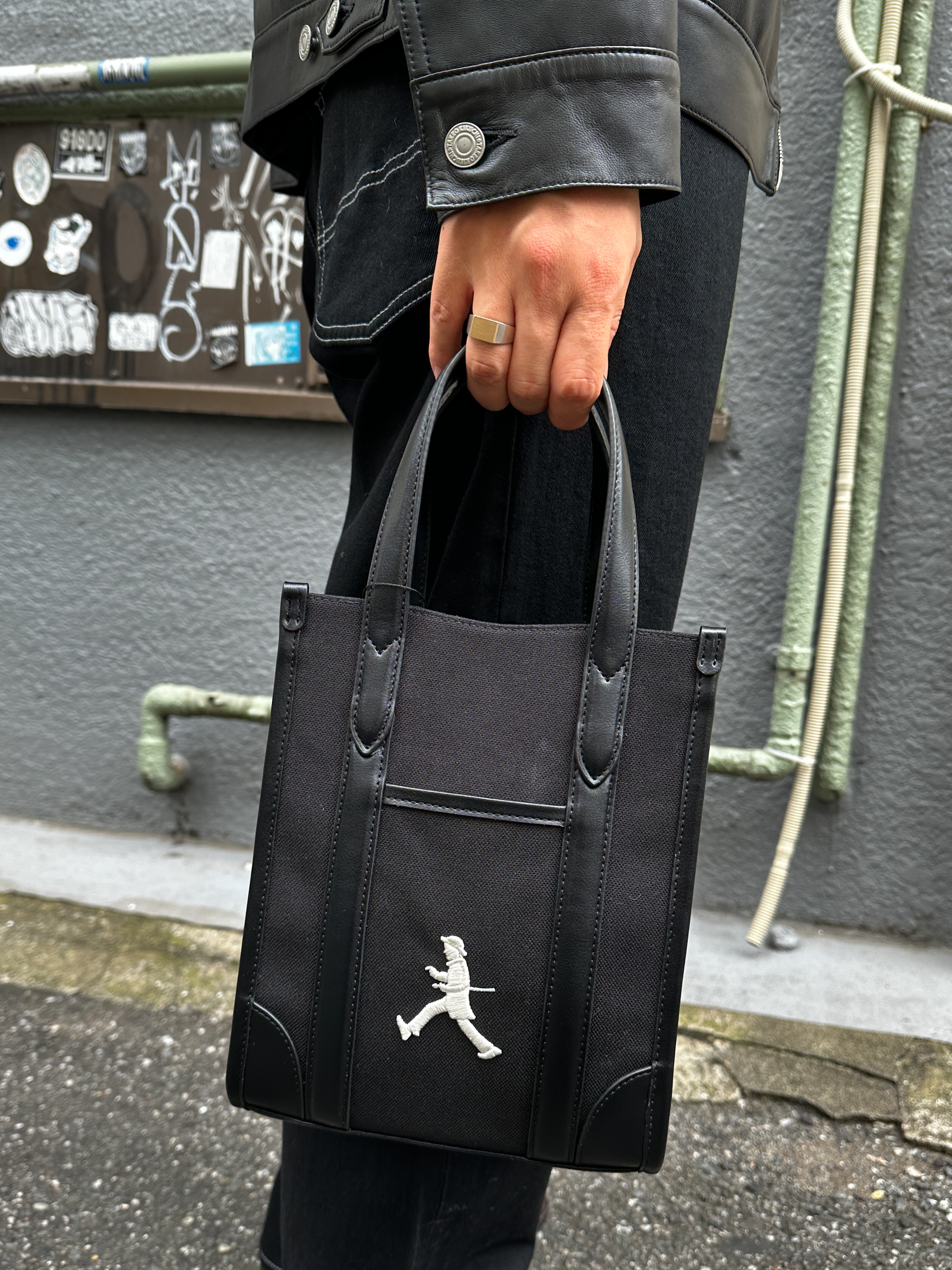 プレス増田さんの「TAKEO KIKUCHI｜【BOWLER HAT LABEL】シングルレザーライダースジャケット」を使ったコーディネート