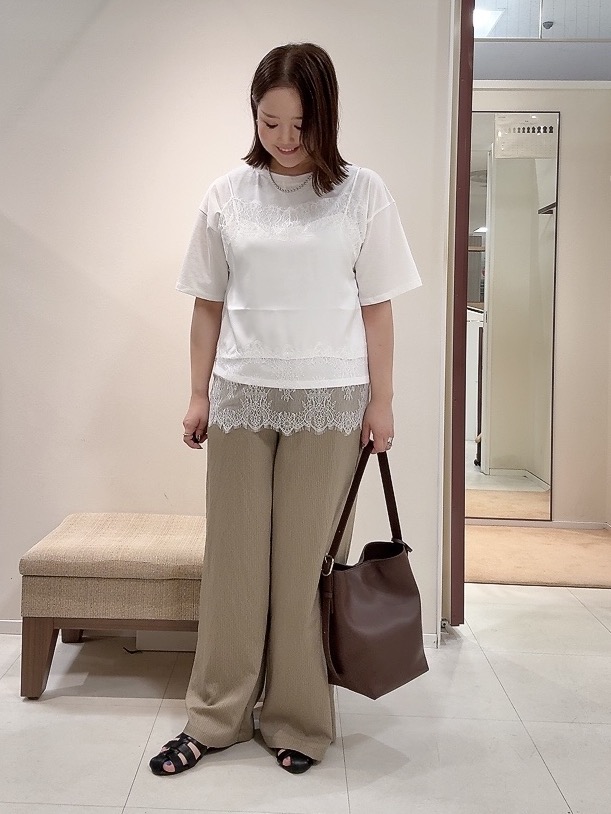 YUIさんの「UNTITLED｜【1枚でもセットでも】レースキャミ付きプルオーバー」を使ったコーディネート