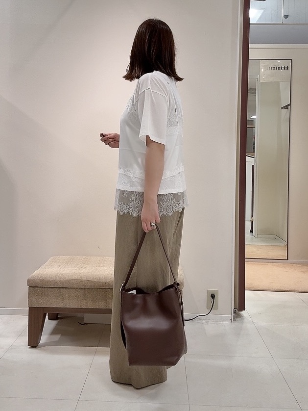 YUIさんの「UNTITLED｜【1枚でもセットでも】レースキャミ付きプルオーバー」を使ったコーディネート