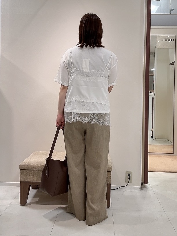 YUIさんの「UNTITLED｜【1枚でもセットでも】レースキャミ付きプルオーバー」を使ったコーディネート
