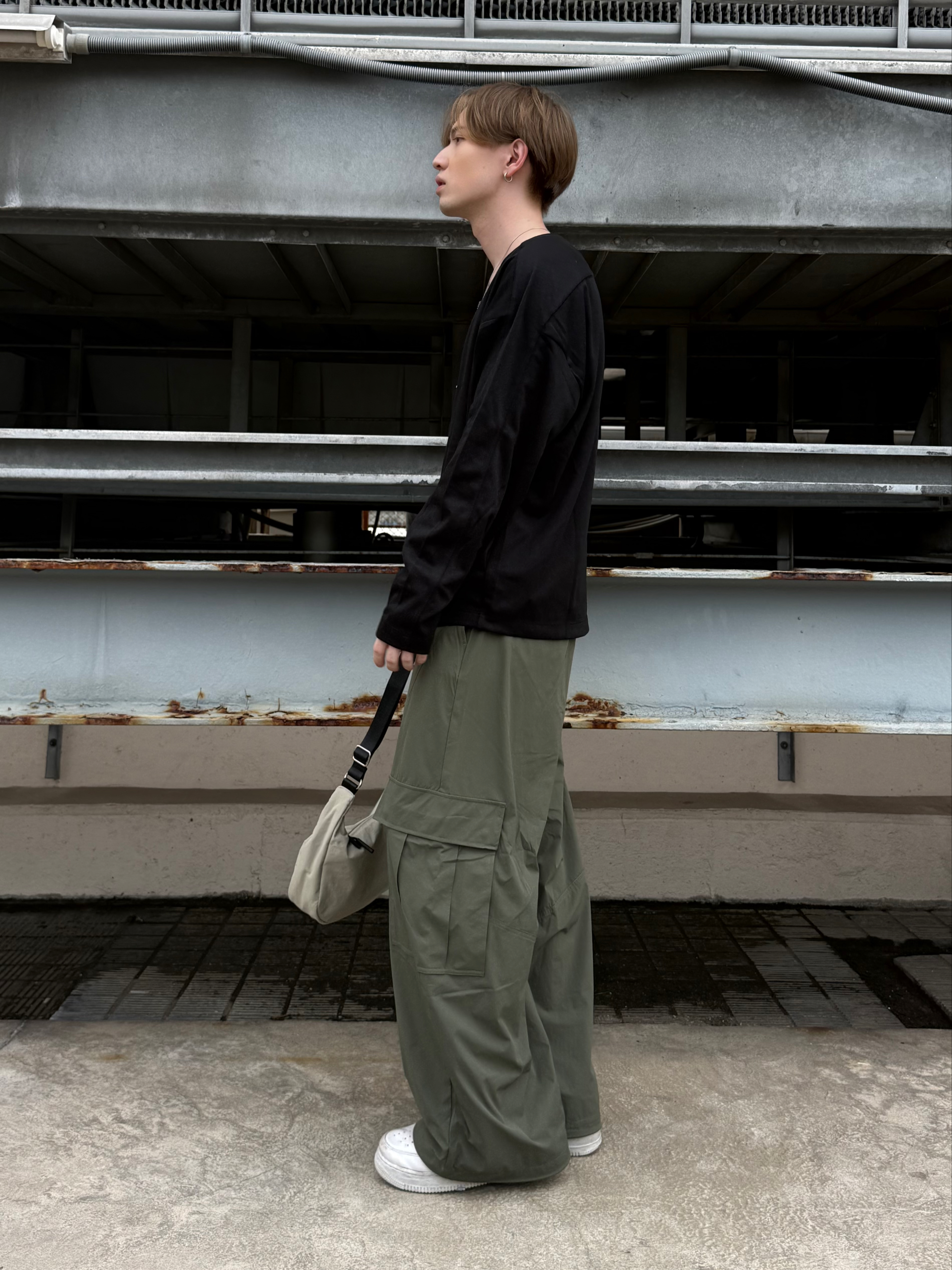 カネダさんの「tk.TAKEO KIKUCHI｜カッティングカーゴパンツ」を使ったコーディネート