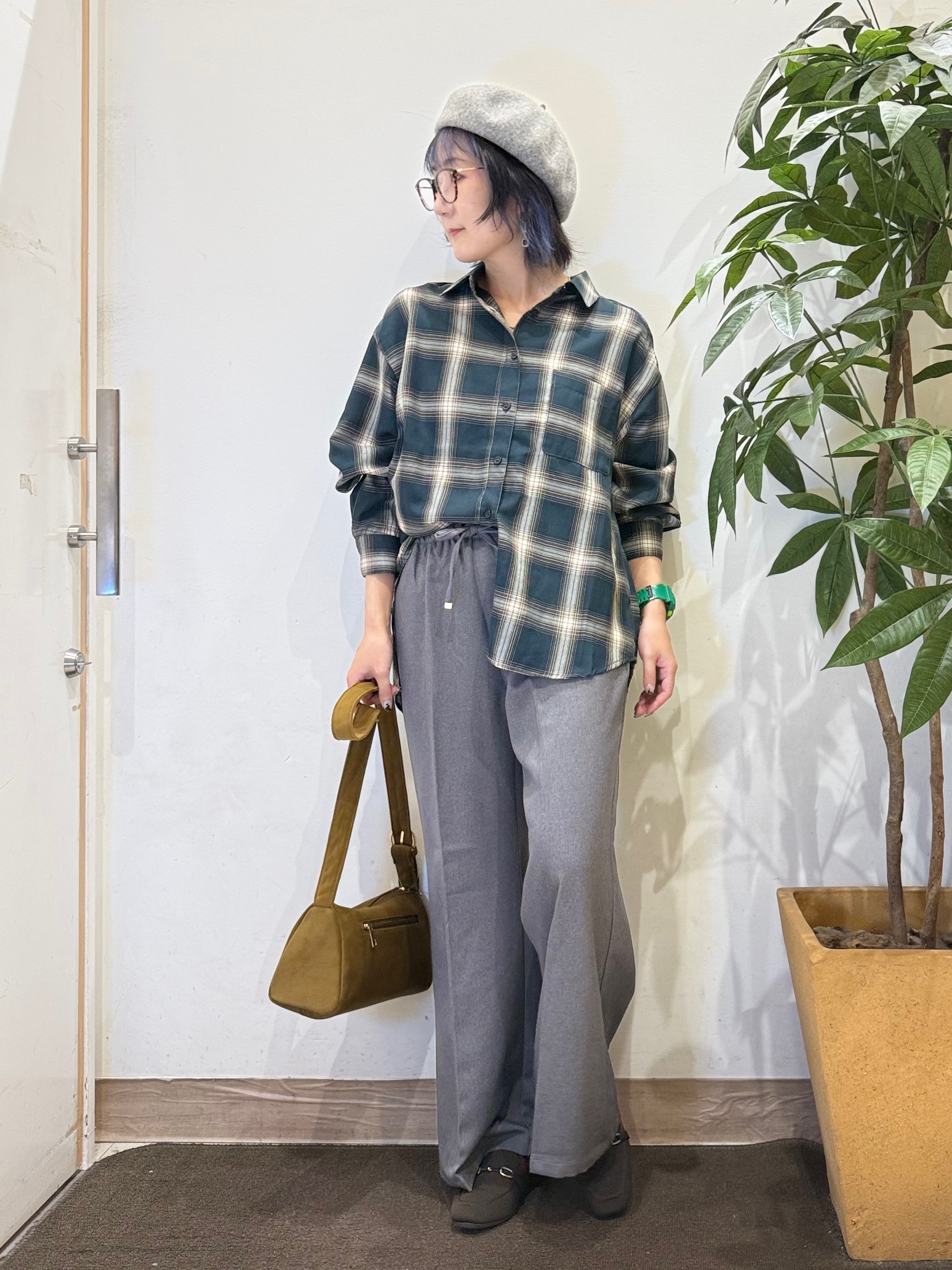 misakiさんの「SHOO･LA･RUE｜【洗濯後しわになりにくい/S-LL】選べる6パターン 羽織としても活躍する ベーシックシャツ」を使ったコーディネート