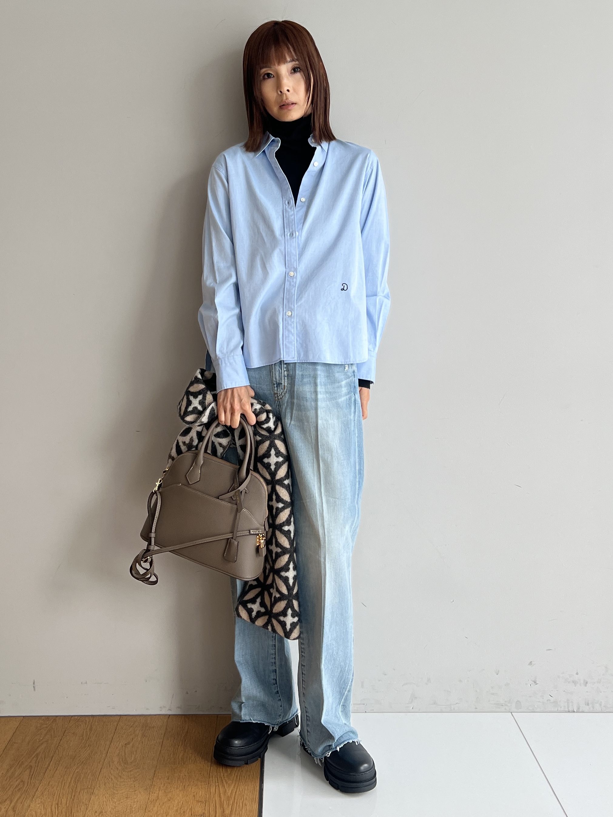 misaさんの「DRESSTERIOR｜◆mica della valle（ミカデラヴァッレ）Katia ハンドバッグ」を使ったコーディネート