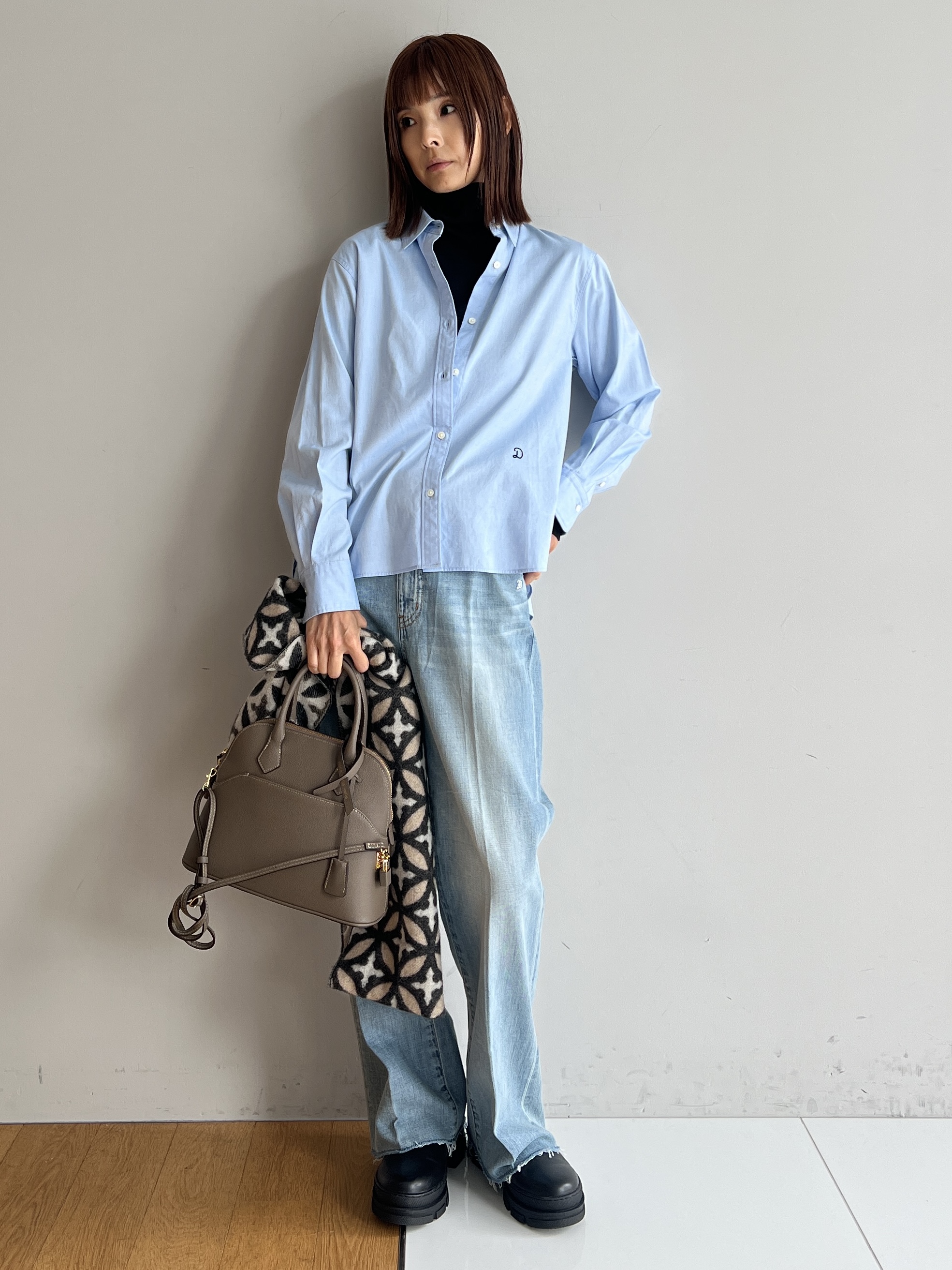 misaさんの「DRESSTERIOR｜◆mica della valle（ミカデラヴァッレ）Katia ハンドバッグ」を使ったコーディネート