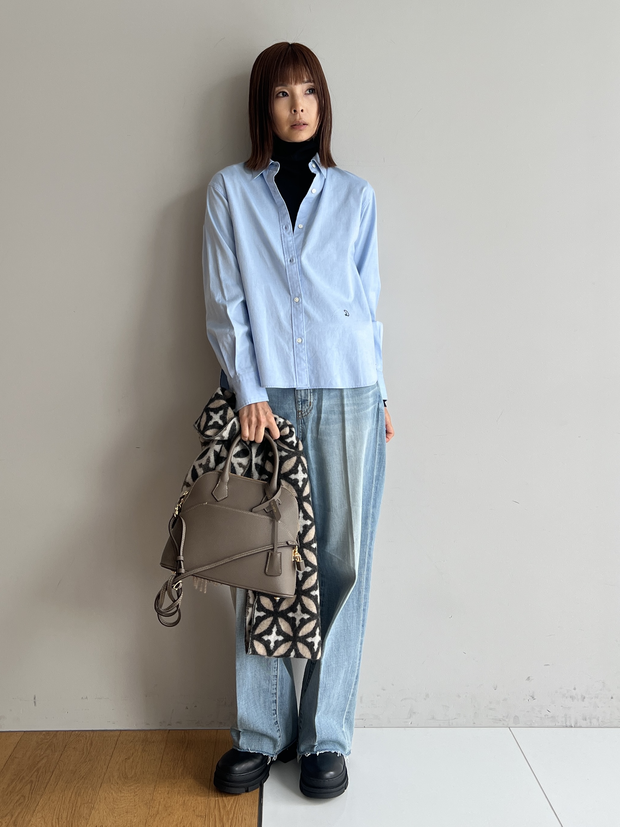 misaさんの「DRESSTERIOR｜◆mica della valle（ミカデラヴァッレ）Katia ハンドバッグ」を使ったコーディネート