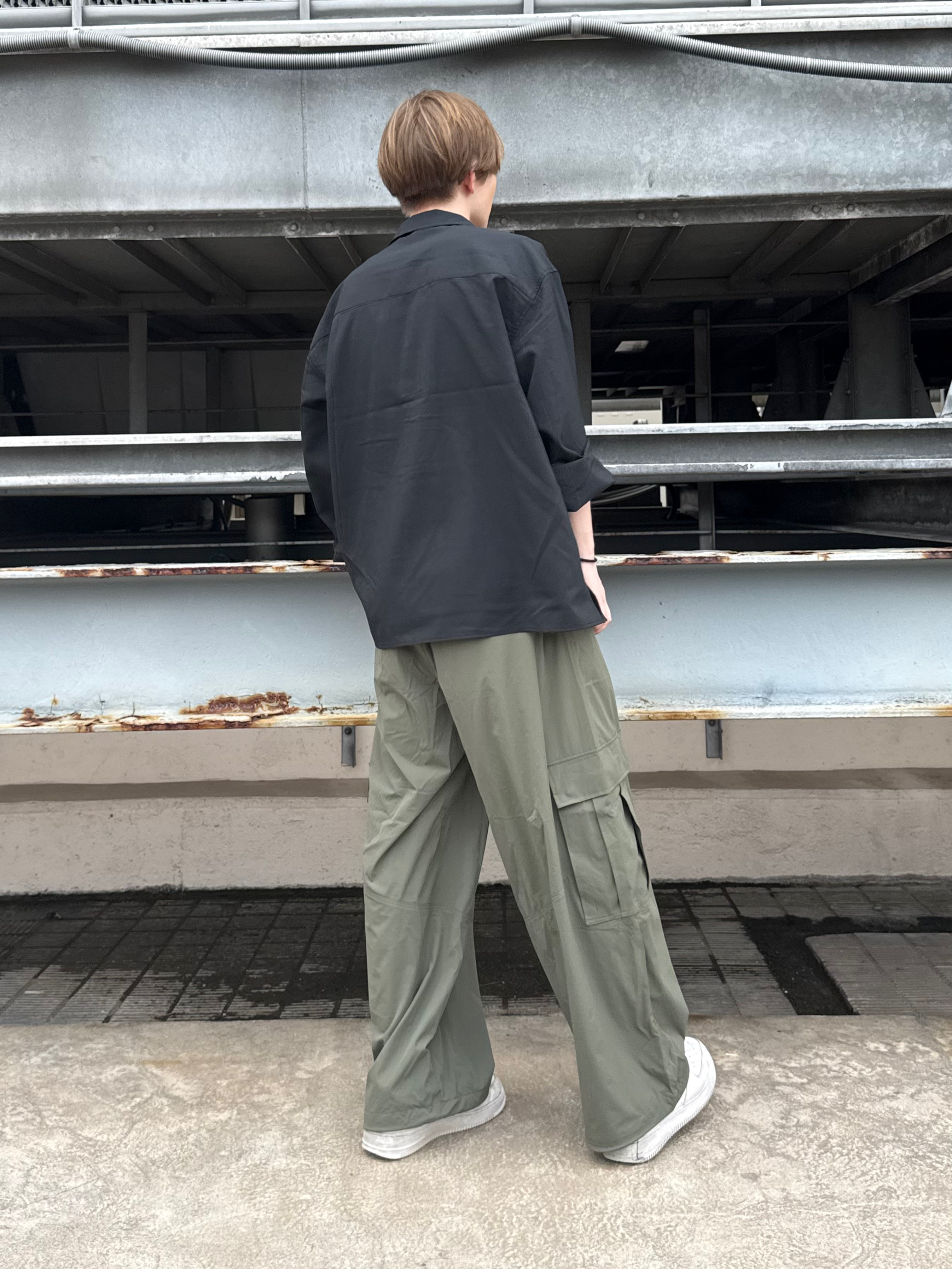 カネダさんの「tk.TAKEO KIKUCHI｜カッティングカーゴパンツ」を使ったコーディネート