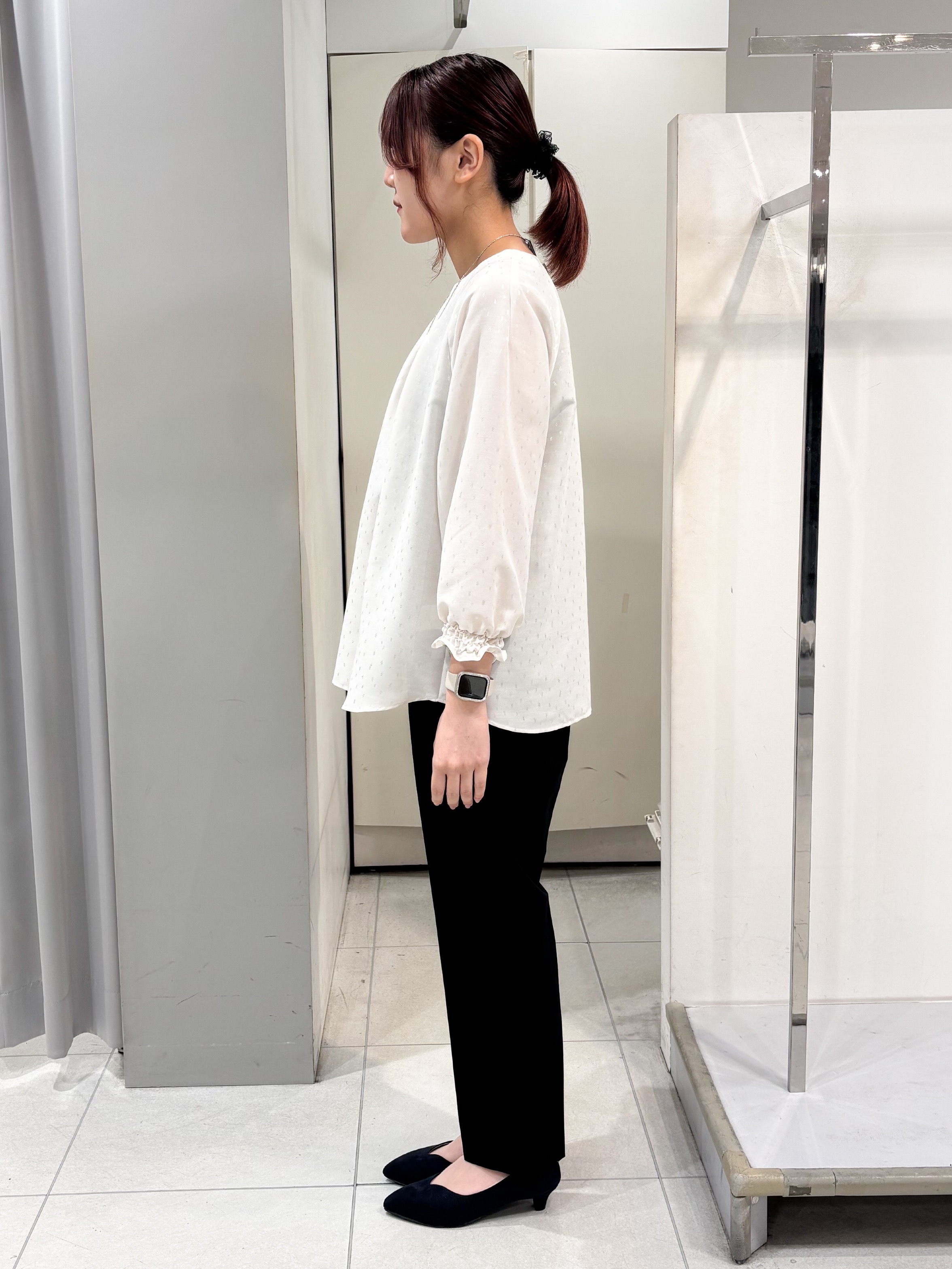 yuiさんの「Reflect｜タックデザイン ラグランスリーブブラウス」を使ったコーディネート