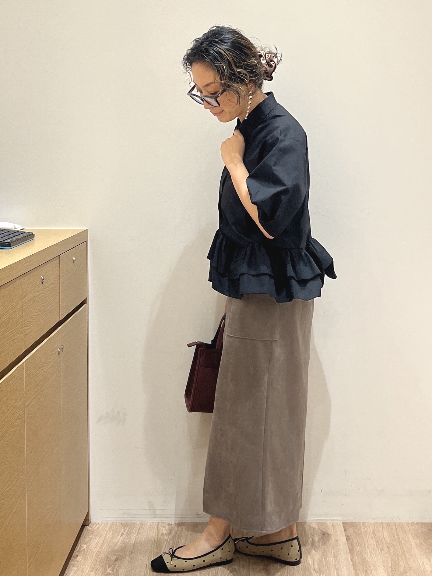 はつみさんの「OPAQUE.CLIP｜裾ラッフルデザインブラウス【洗濯機OK】」を使ったコーディネート