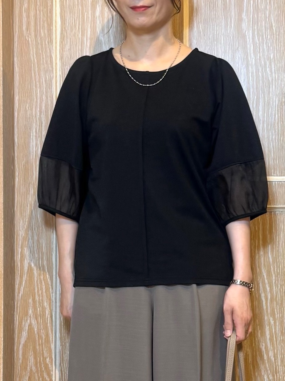 KAORIさんの「SHOO･LA･RUE｜【洗濯機可/S-LL】 大人のシアー感 お袖切り替えラウンドネックトップス」を使ったコーディネート