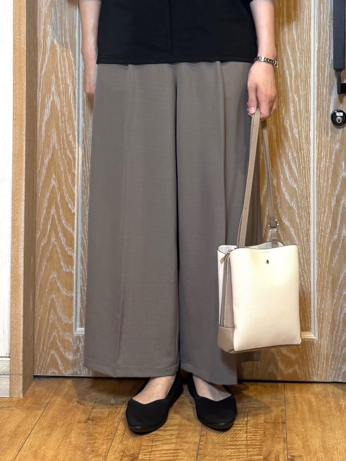 KAORIさんの「SHOO･LA･RUE｜【洗濯機可/S-LL】 大人のシアー感 お袖切り替えラウンドネックトップス」を使ったコーディネート