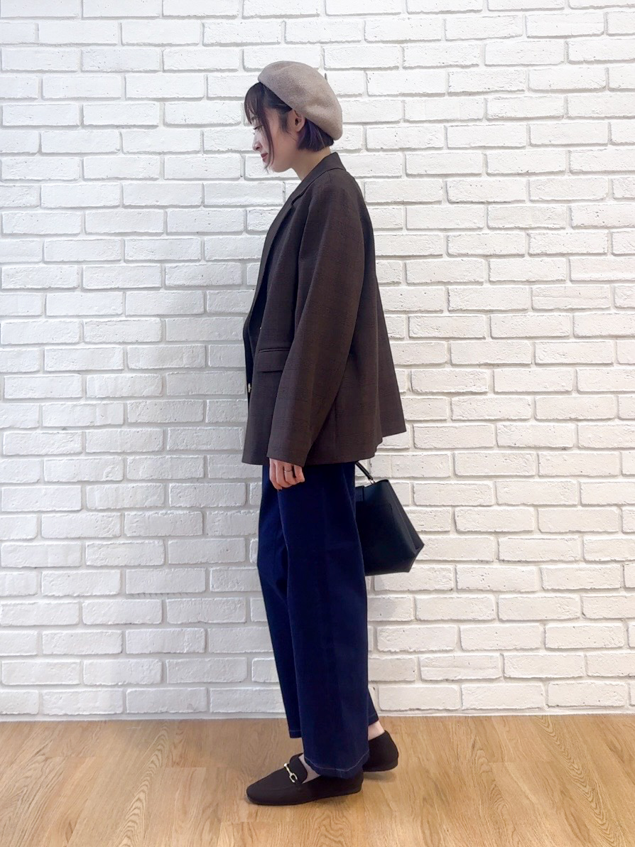 𝐜𝐡𝐢𝐤𝐚さんの「SHOO･LA･RUE｜【S-LL/洗濯機可】大人っぽく着られる ジェルロゴプリントTシャツ」を使ったコーディネート