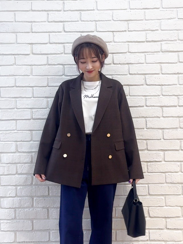𝐜𝐡𝐢𝐤𝐚さんの「SHOO･LA･RUE｜【S-LL/洗濯機可】大人っぽく着られる ジェルロゴプリントTシャツ」を使ったコーディネート