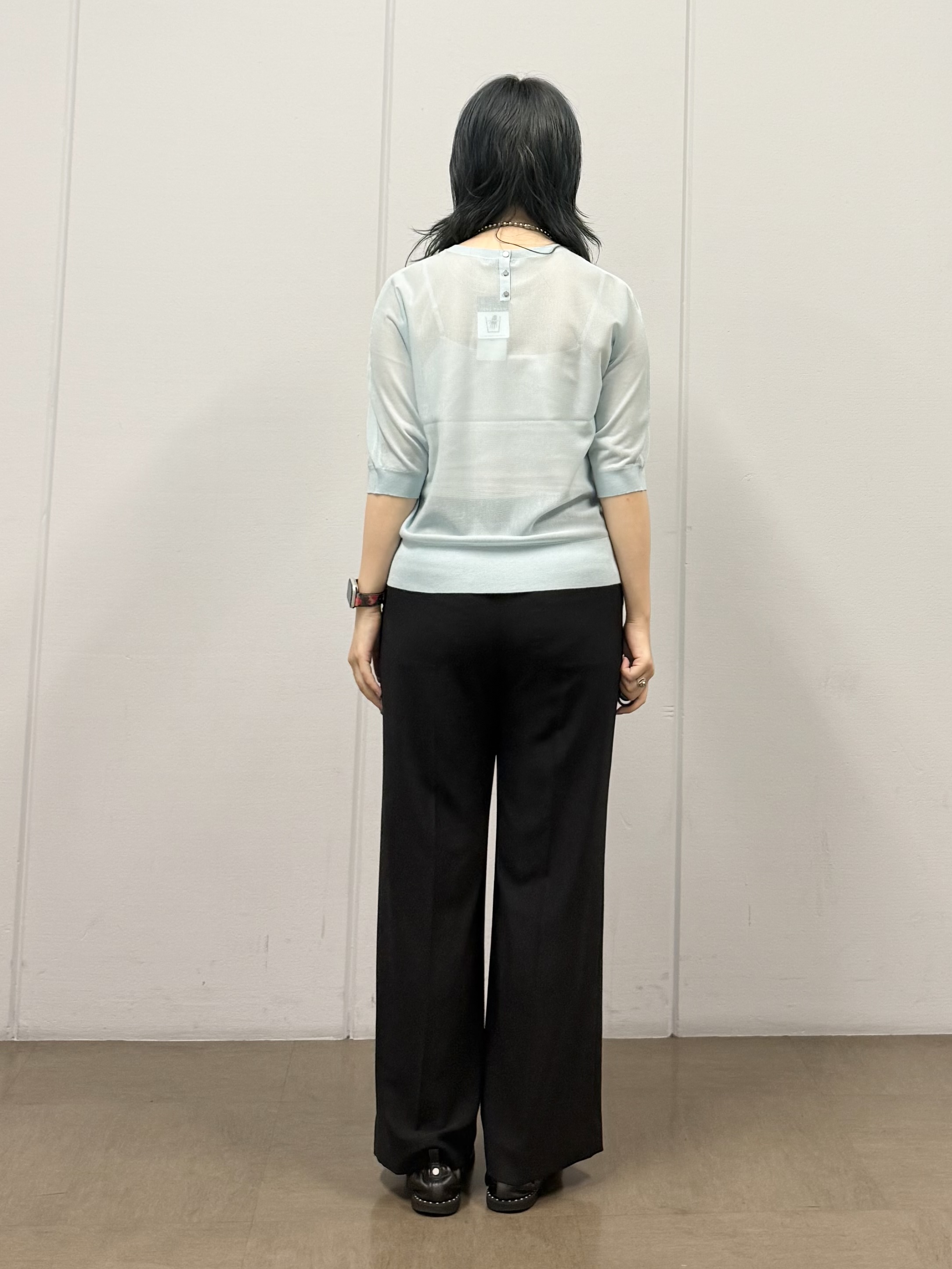 mizukiさんの「INDIVI｜【体型カバー／洗える】シアードルマンニット」を使ったコーディネート