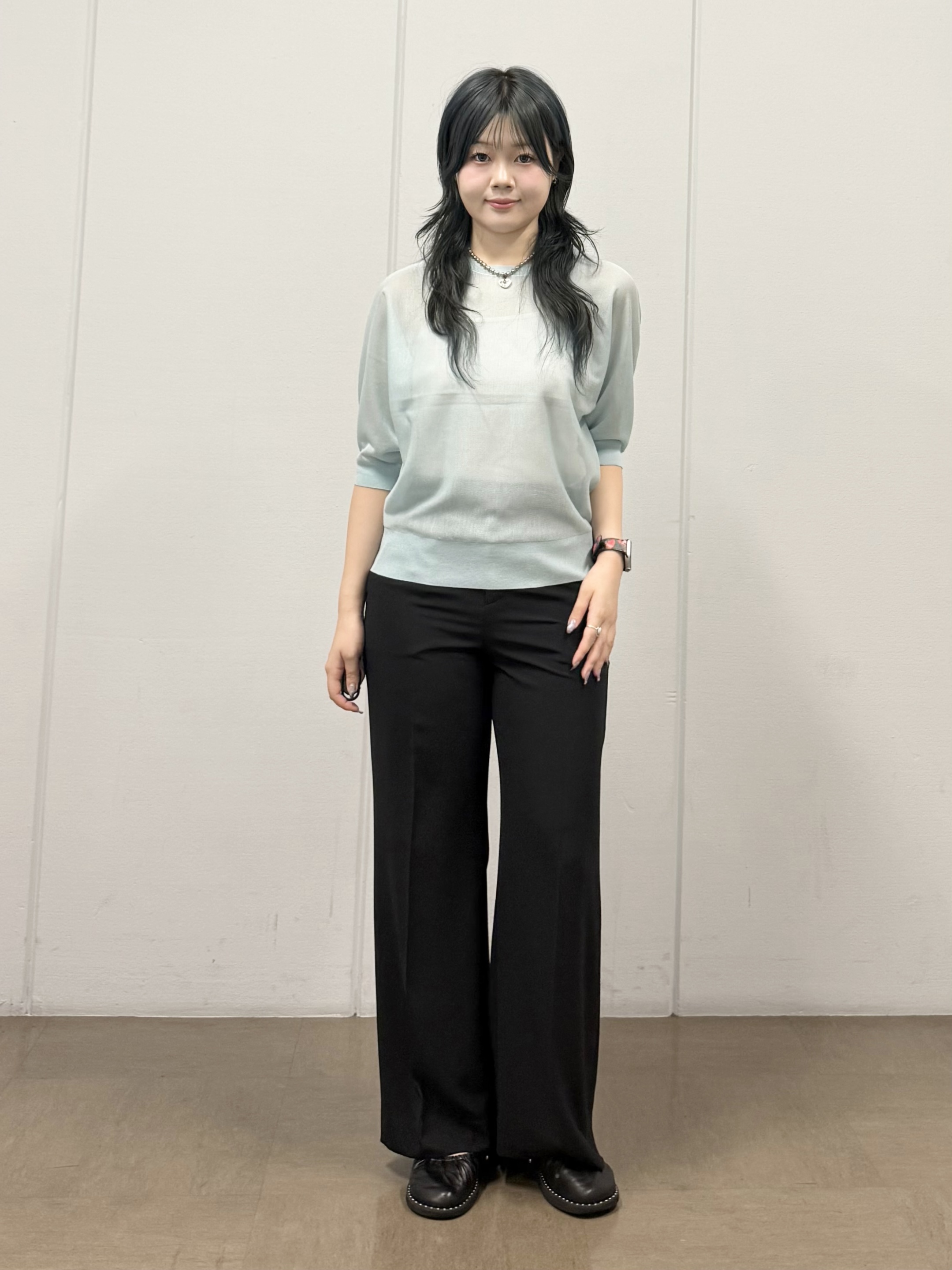 mizukiさんの「INDIVI｜【体型カバー／洗える】シアードルマンニット」を使ったコーディネート
