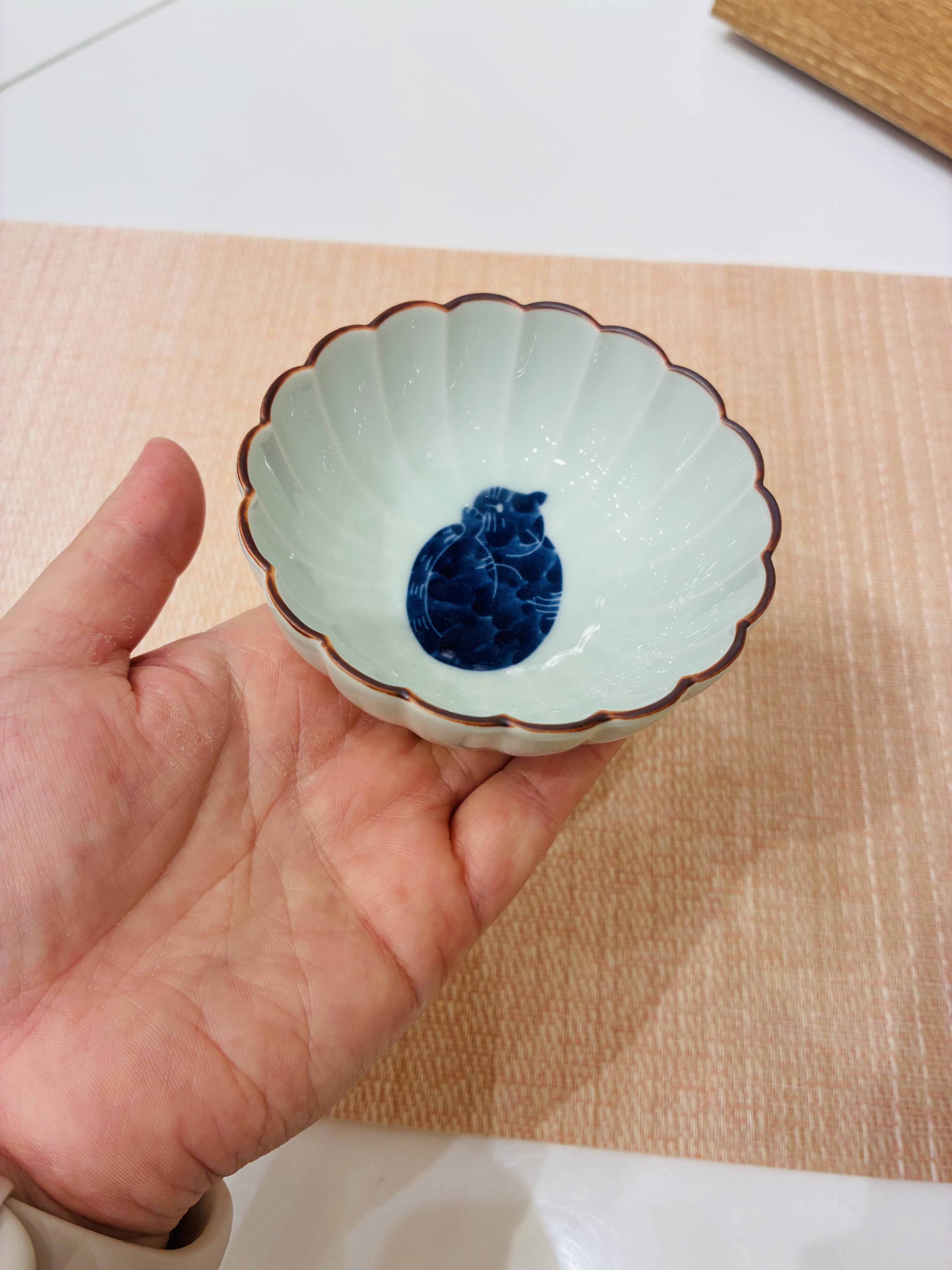あーちゃんさんの「212 KITCHEN STORE｜呉須猫 菊割3.5寸皿 背伸び」を使ったコーディネート