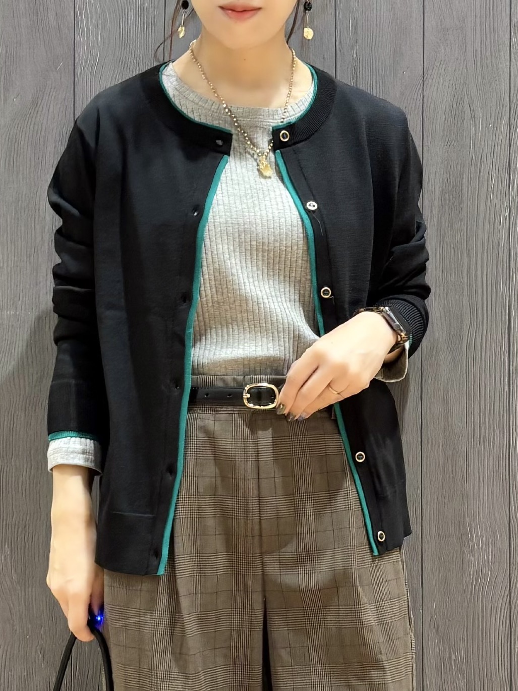 meiさんの「SHOO･LA･RUE｜【S-LL/洗濯機可】レイヤード風でこなれ見え 配色カーディガン」を使ったコーディネート