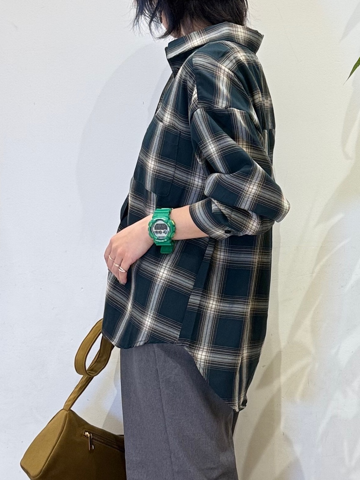 misakiさんの「SHOO･LA･RUE｜【洗濯後しわになりにくい/S-LL】選べる6パターン 羽織としても活躍する ベーシックシャツ」を使ったコーディネート