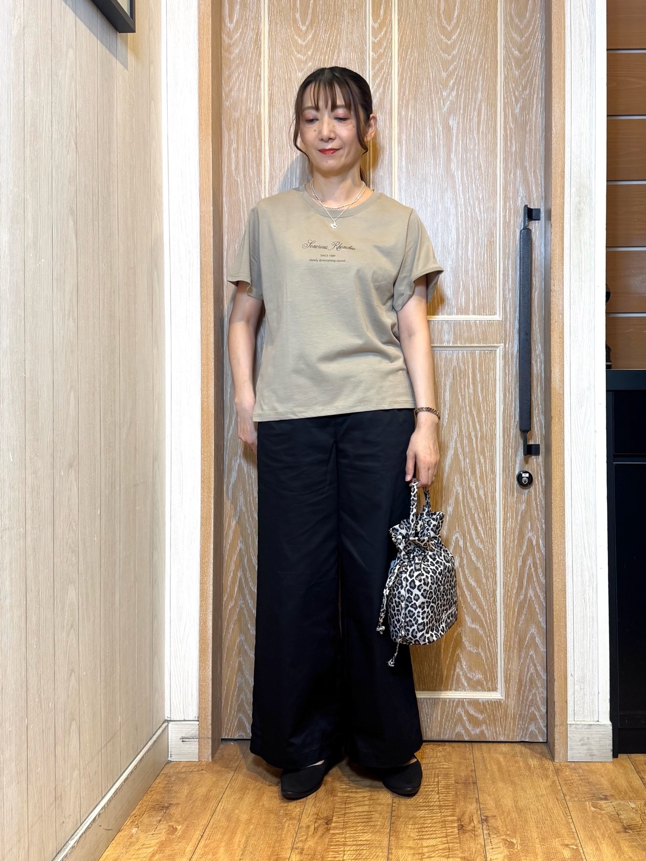 KAORIさんの「SHOO･LA･RUE｜【S-LL/5分袖/洗濯機可】抜け感たっぷり 程よい透け感のポケット付きシャツ」を使ったコーディネート