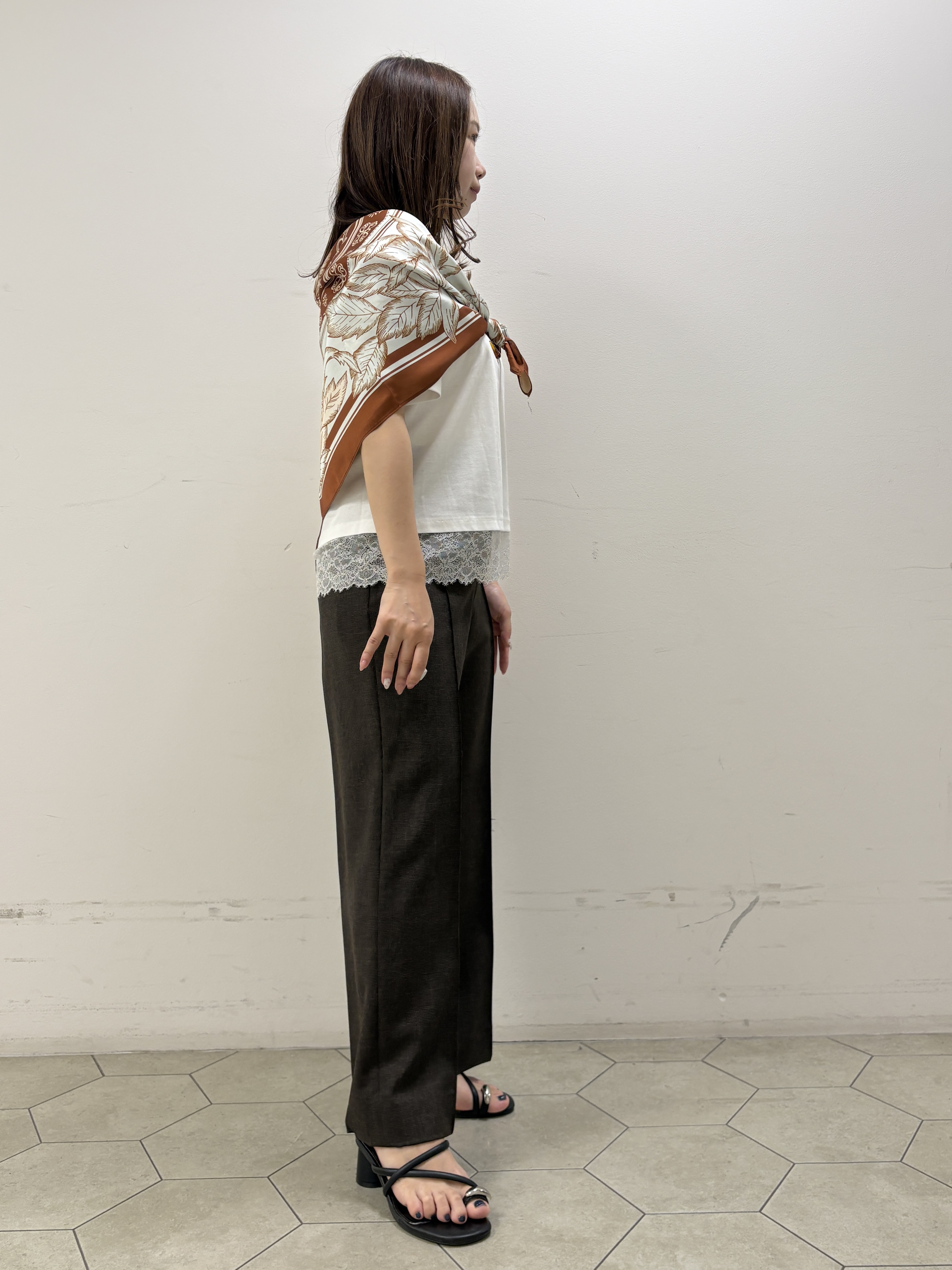 kahoさんの「INDIVI｜【汗ジミ防止／接触冷感】裾レースドルマンTシャツ」を使ったコーディネート