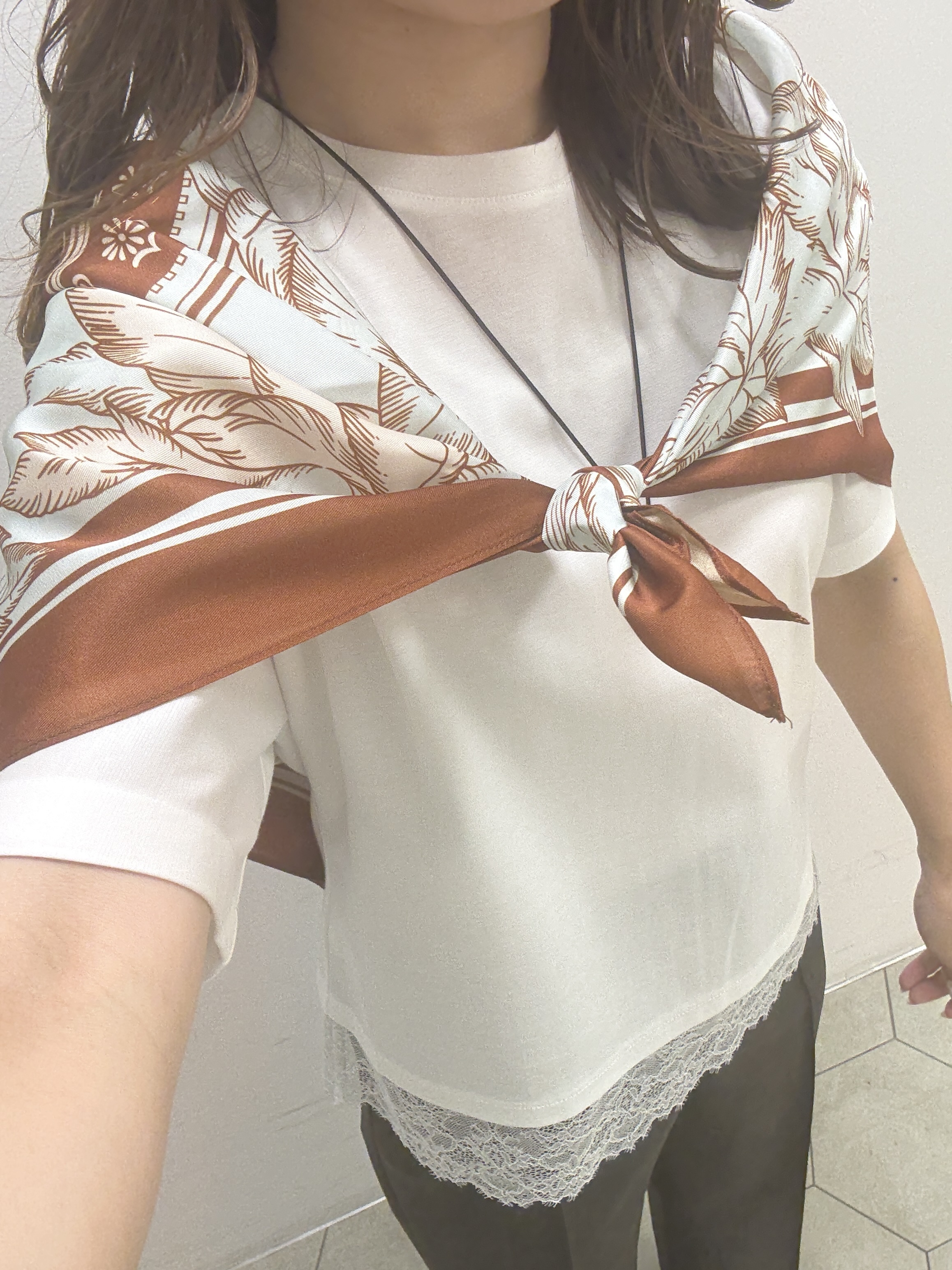 kahoさんの「INDIVI｜【汗ジミ防止／接触冷感】裾レースドルマンTシャツ」を使ったコーディネート