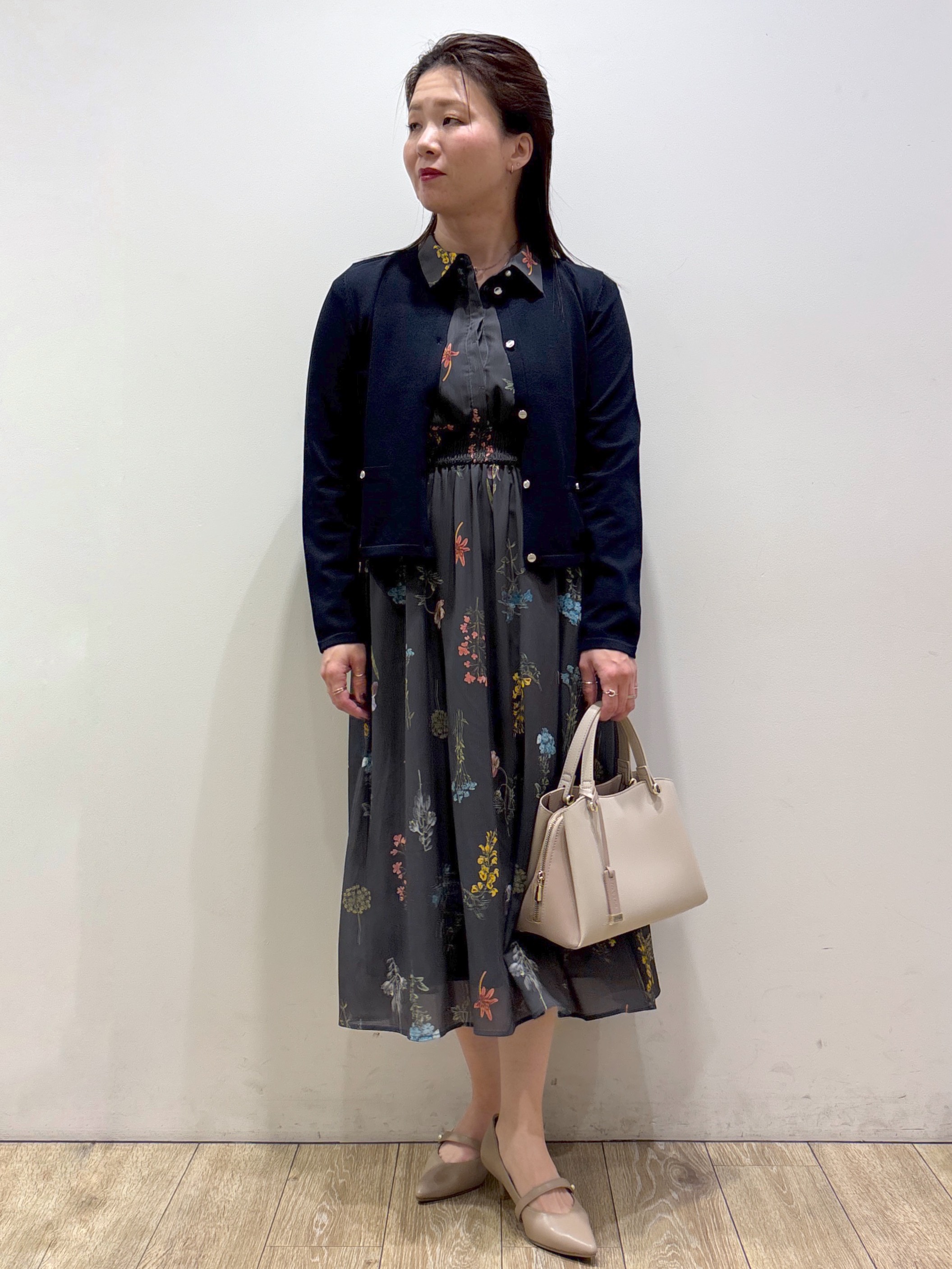 mameさんの「index｜【アンサンブル対応】ゴールド釦カーディガン《洗濯機OK》」を使ったコーディネート