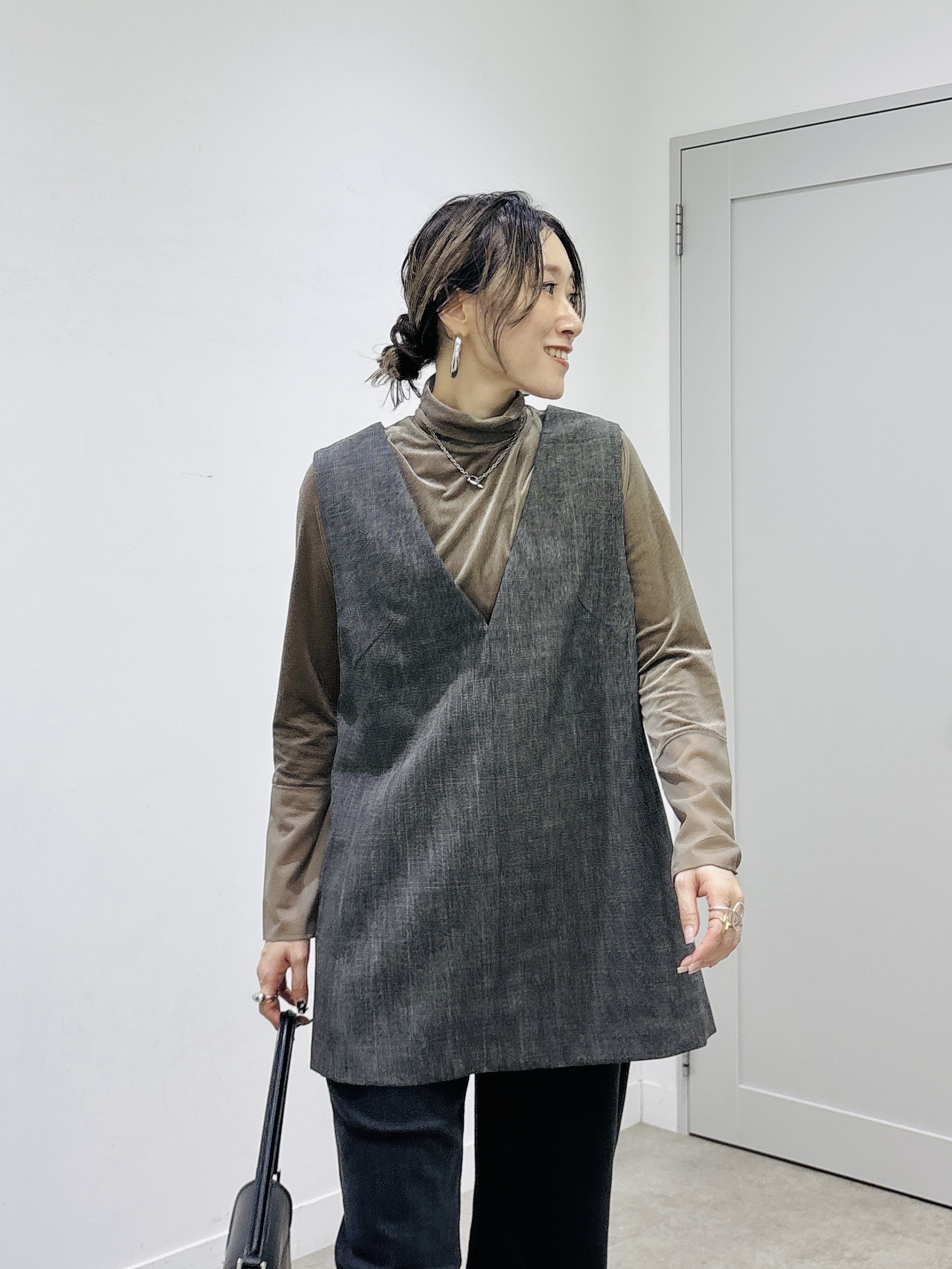 kotakiさんの「INDIVI｜【洗える／UVケア】リネン風チュニックベスト」を使ったコーディネート