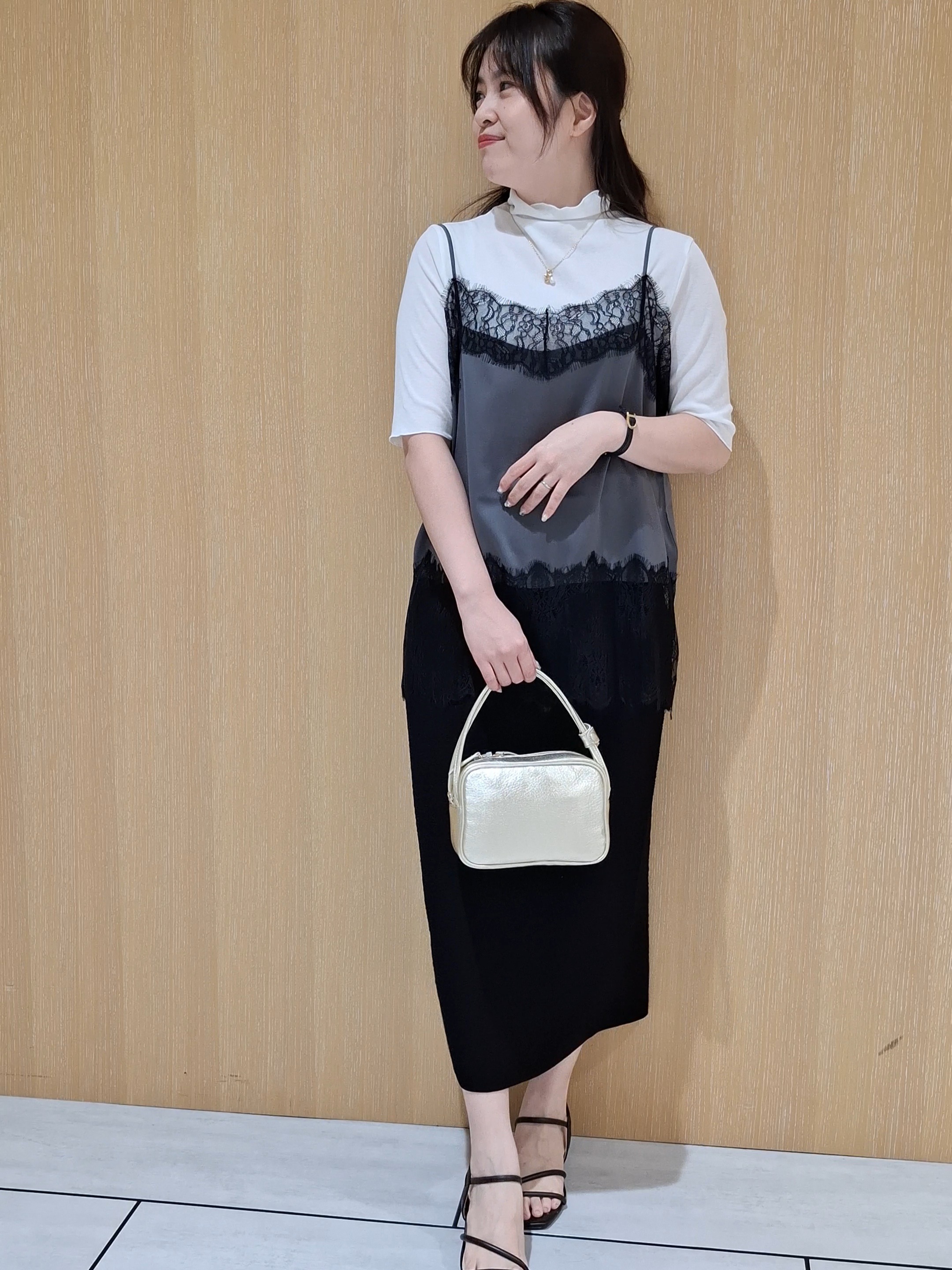YuKaRiさんの「UNTITLED｜【1枚でもセットでも】レースキャミ付きプルオーバー」を使ったコーディネート