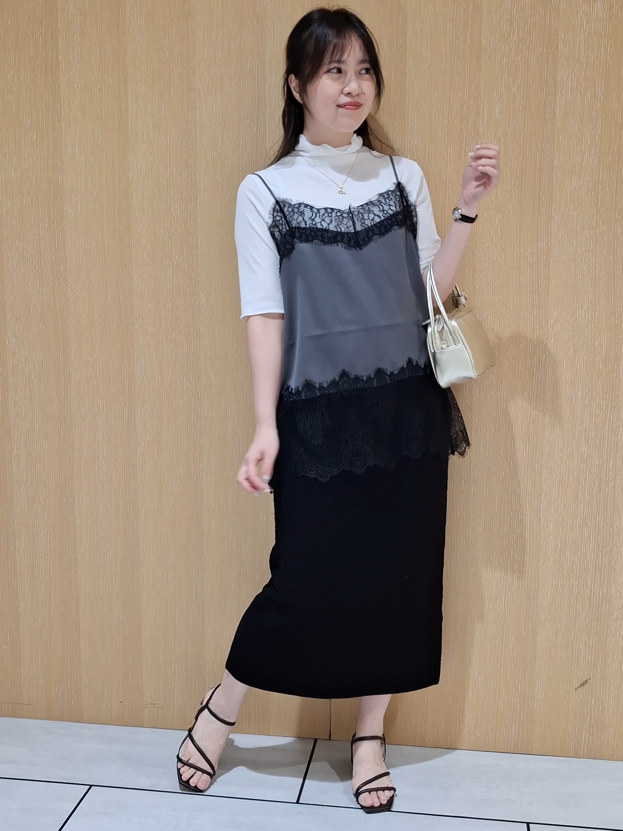 YuKaRiさんの「UNTITLED｜【1枚でもセットでも】レースキャミ付きプルオーバー」を使ったコーディネート