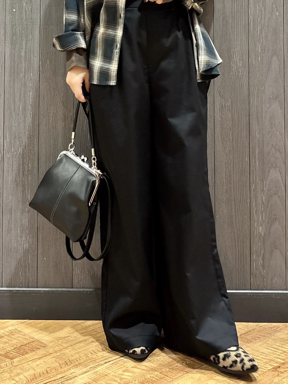 meiさんの「SHOO･LA･RUE｜【洗濯後しわになりにくい/S-LL】選べる6パターン 羽織としても活躍する ベーシックシャツ」を使ったコーディネート