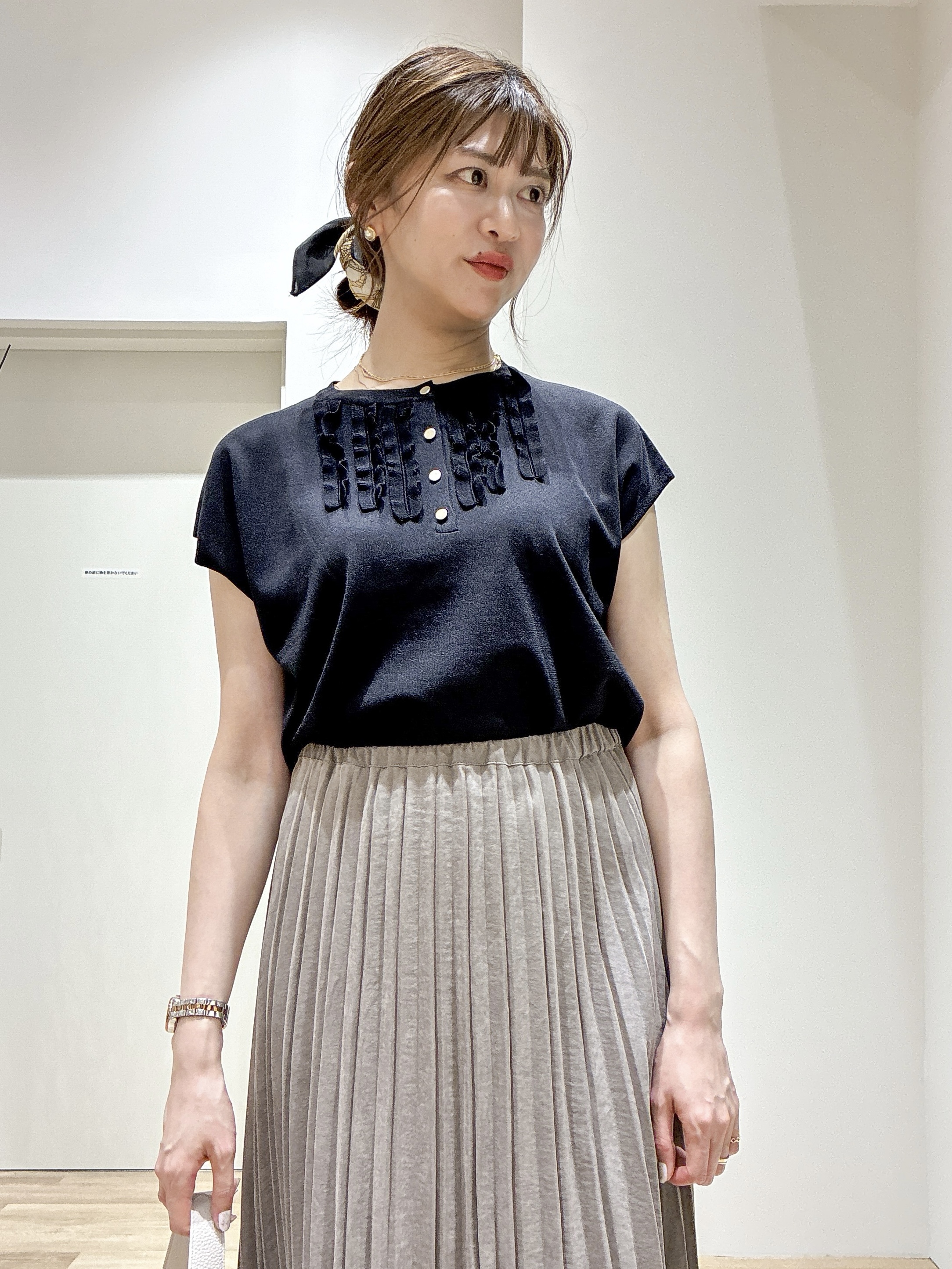 もんちゃんさんの「OPAQUE.CLIP｜【接触冷感／UV】フリルフレンチスリーブニット《洗濯機OK》」を使ったコーディネート
