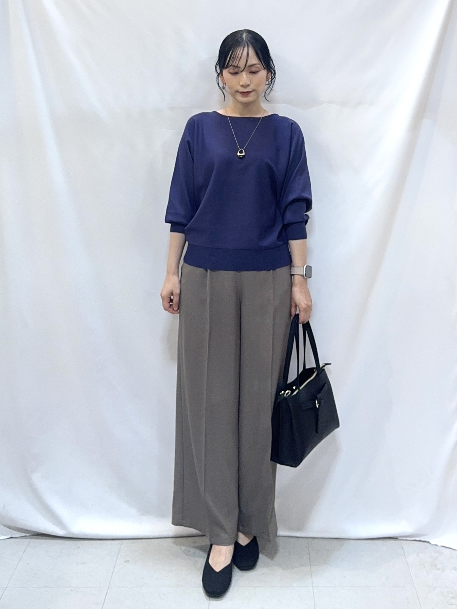 𝐇𝐢𝐫𝐨𝐦𝐢さんの「SHOO･LA･RUE｜【洗濯機可】軽やかでさらっとしたタッチ すっきり見えドルマンニット」を使ったコーディネート