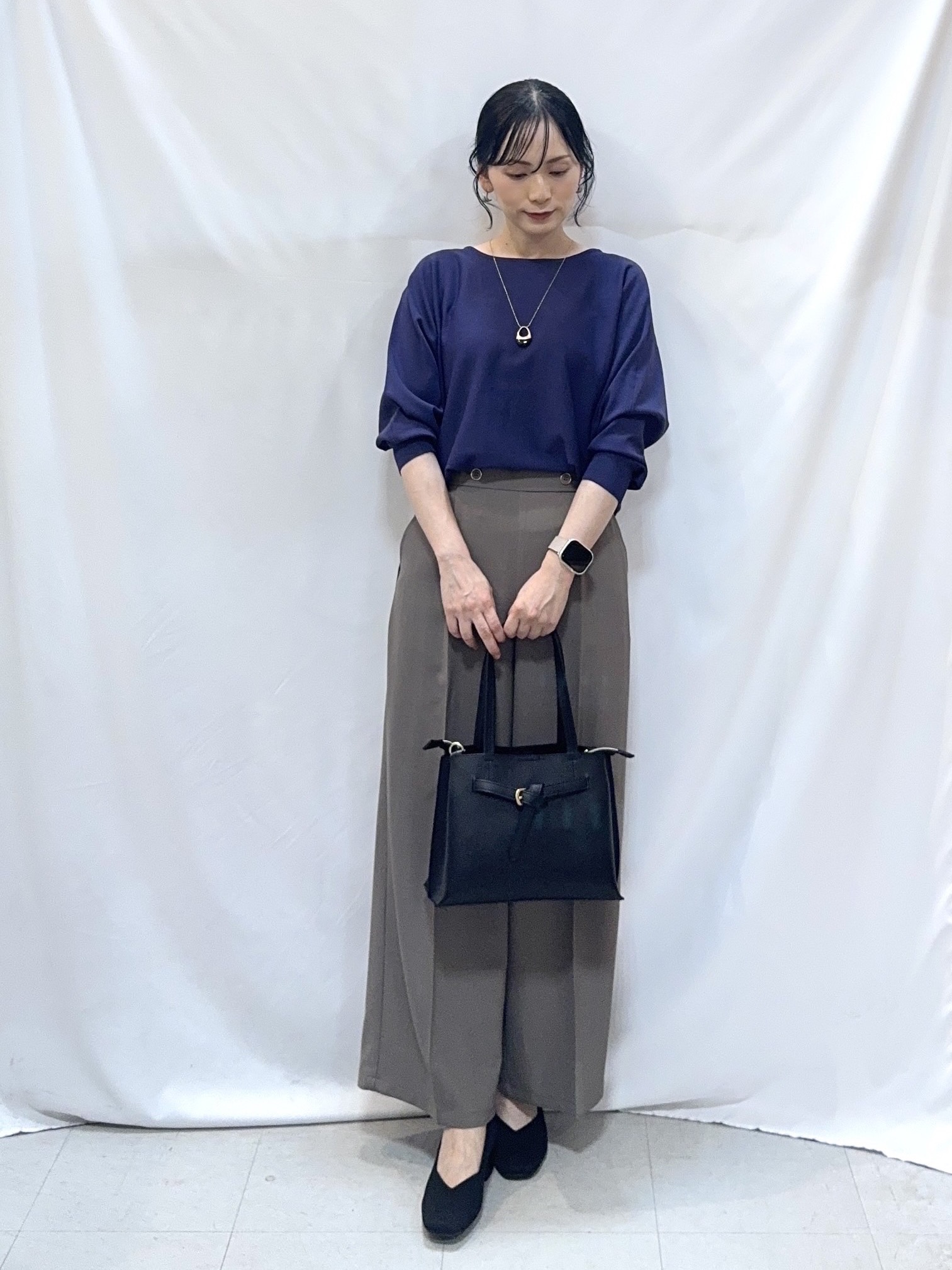 𝐇𝐢𝐫𝐨𝐦𝐢さんの「SHOO･LA･RUE｜【洗濯機可】軽やかでさらっとしたタッチ すっきり見えドルマンニット」を使ったコーディネート
