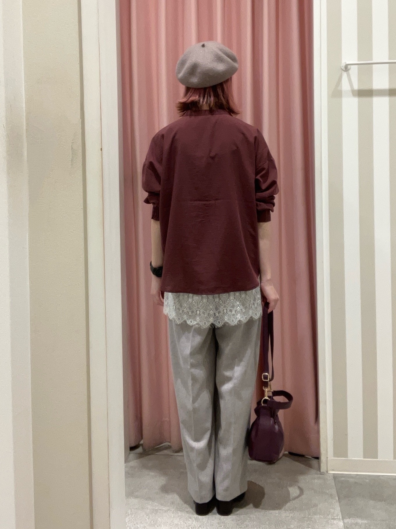 まーさんの「SHOO･LA･RUE｜【洗濯後しわになりにくい/S-LL】キーネック金ボタンポケットシャツ」を使ったコーディネート