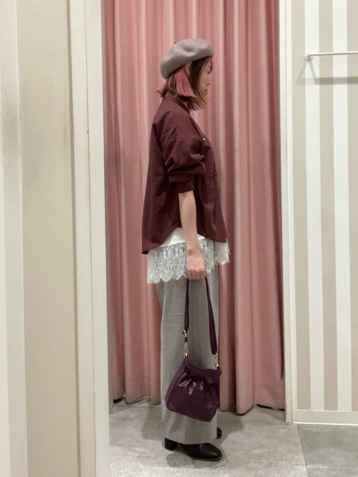 まーさんの「SHOO･LA･RUE｜【洗濯後しわになりにくい/S-LL】キーネック金ボタンポケットシャツ」を使ったコーディネート