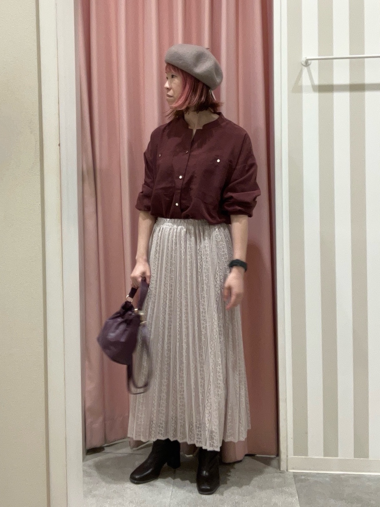まーさんの「SHOO･LA･RUE｜【洗濯後しわになりにくい/S-LL】キーネック金ボタンポケットシャツ」を使ったコーディネート