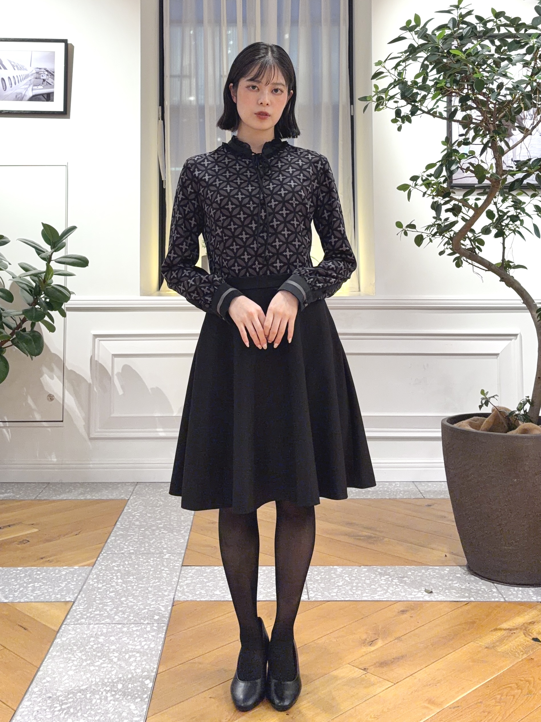 pupiさんの「DRESSTERIOR｜【新色登場】オーバーラップサークル フリルネックドレス」を使ったコーディネート