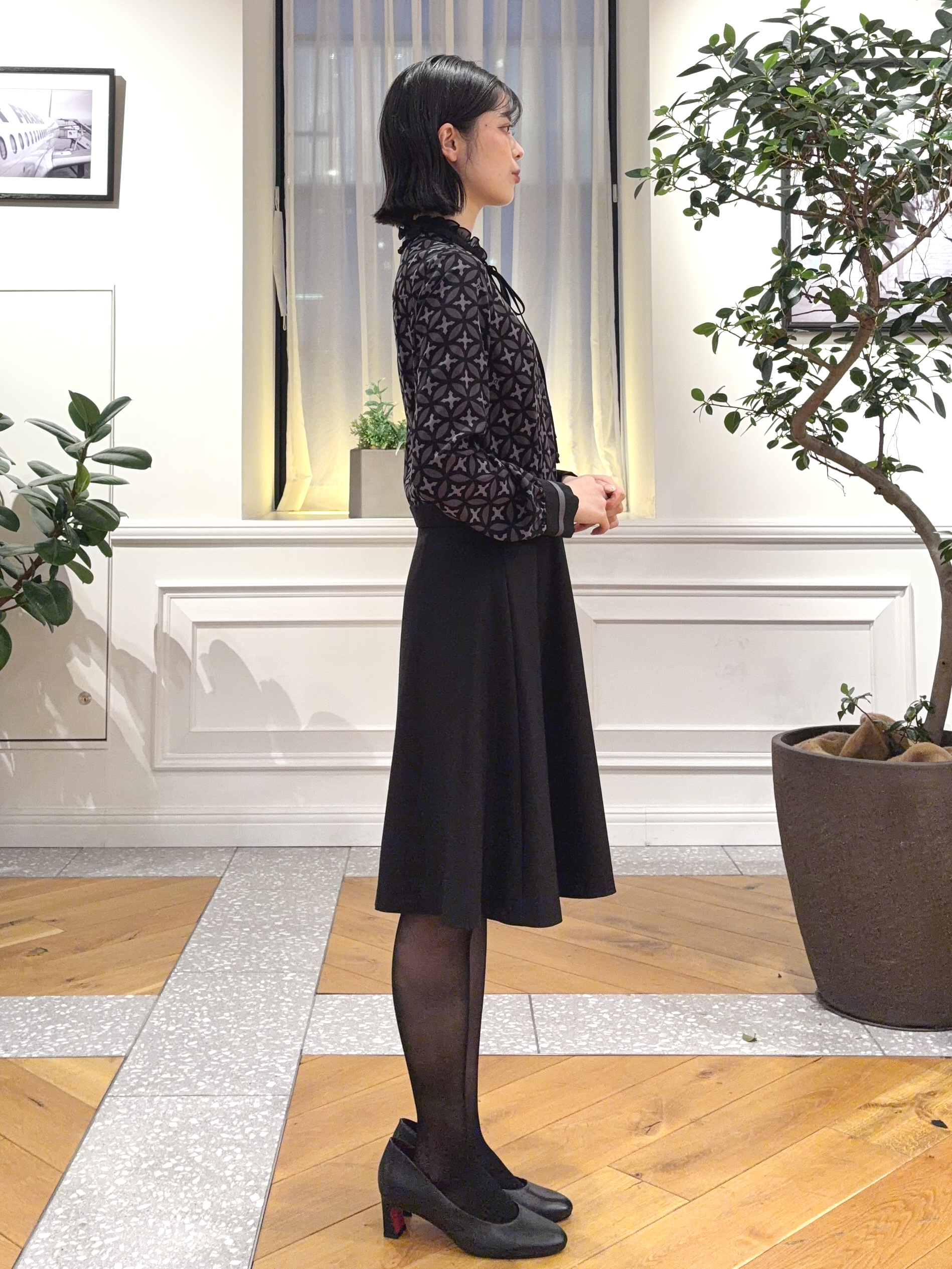 pupiさんの「DRESSTERIOR｜【新色登場】オーバーラップサークル フリルネックドレス」を使ったコーディネート