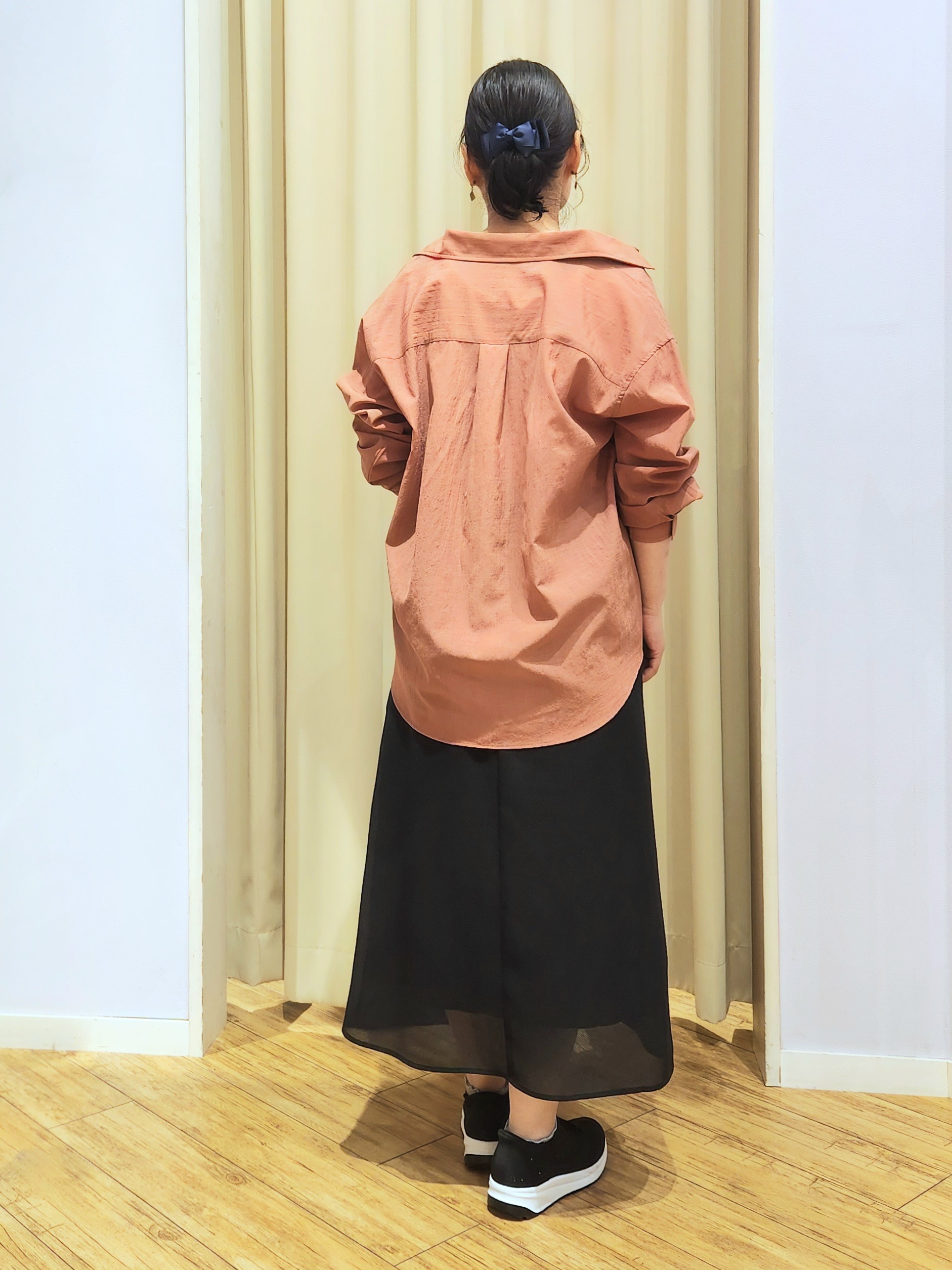 くまさんの「SHOO･LA･RUE｜【通気性〇/S-LL/洗濯機可】羽織にも使いやすい きちんとベーシックシャツ」を使ったコーディネート
