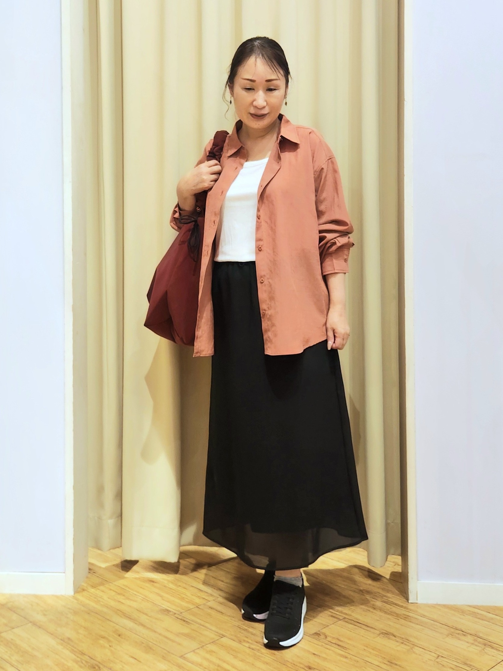 くまさんの「SHOO･LA･RUE｜【通気性〇/S-LL/洗濯機可】羽織にも使いやすい きちんとベーシックシャツ」を使ったコーディネート