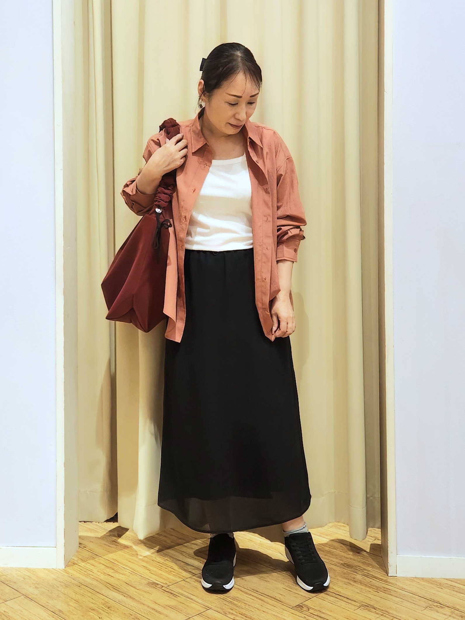 くまさんの「SHOO･LA･RUE｜【通気性〇/S-LL/洗濯機可】羽織にも使いやすい きちんとベーシックシャツ」を使ったコーディネート