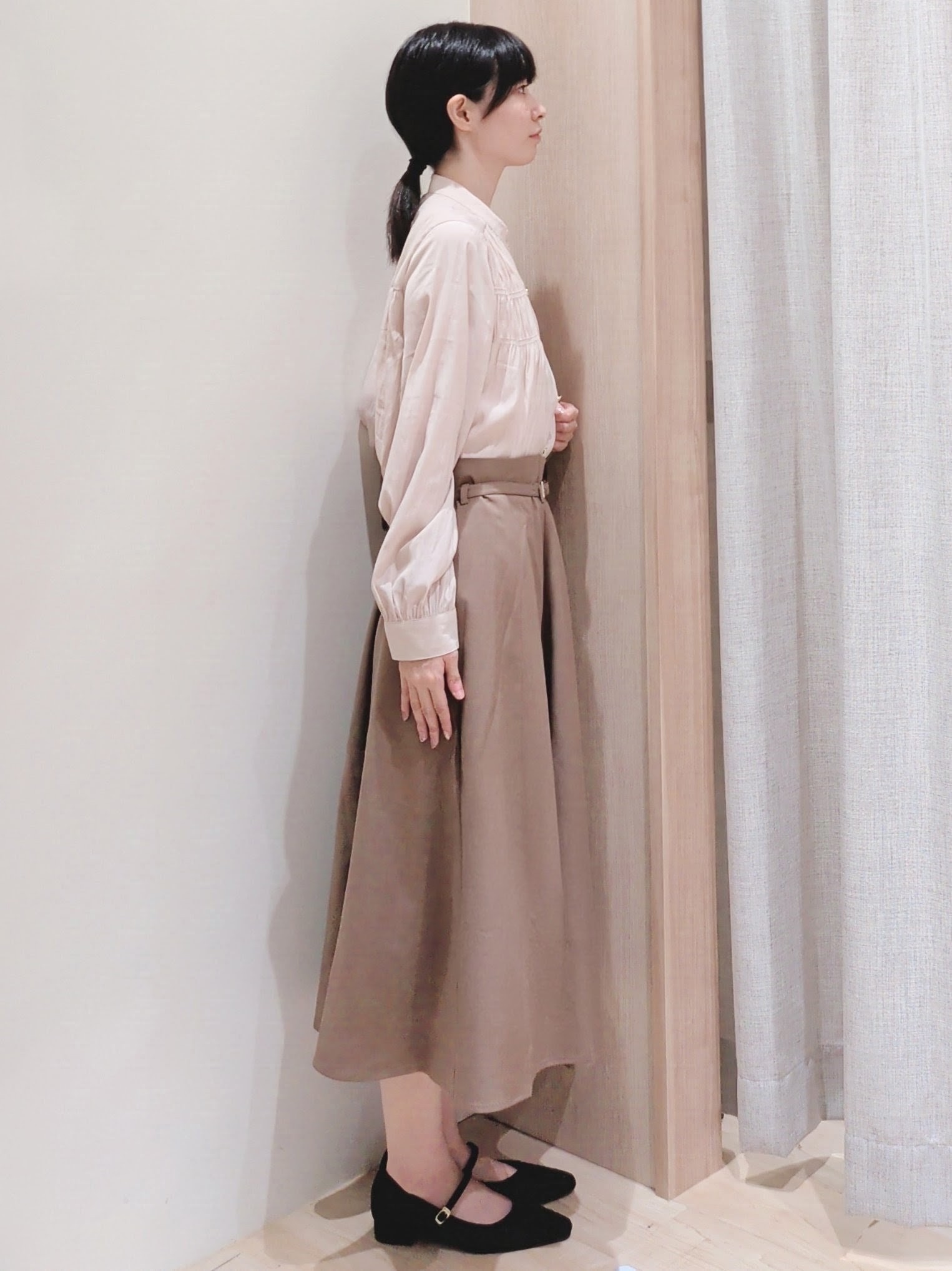Yuiさんの「grove｜【お仕事◎】ヴィンテージサテンシャーリングブラウス」を使ったコーディネート