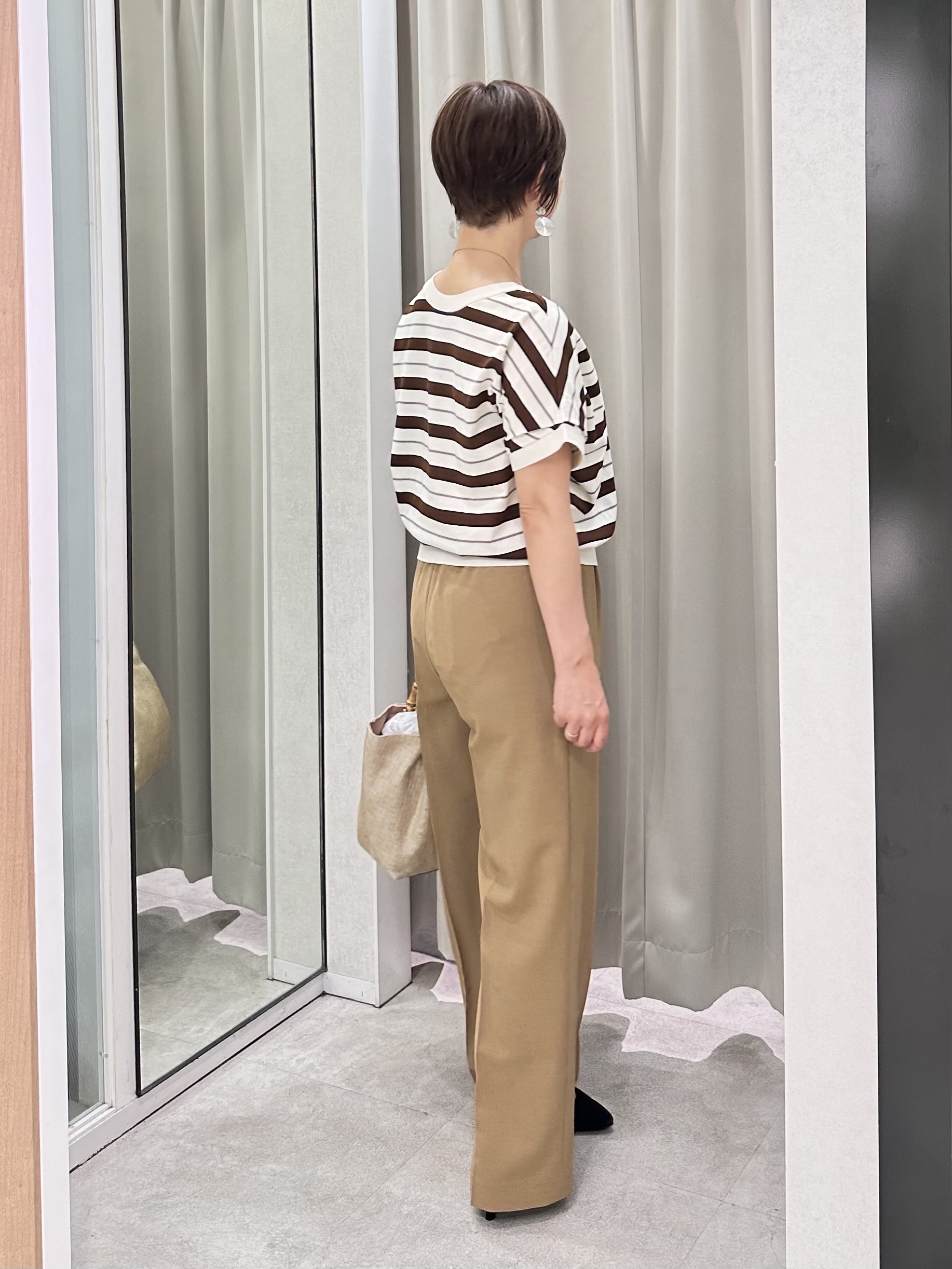 みなこさんの「UNTITLED｜【接触冷感/通気性/洗える】Vネックフリルブラウス」を使ったコーディネート