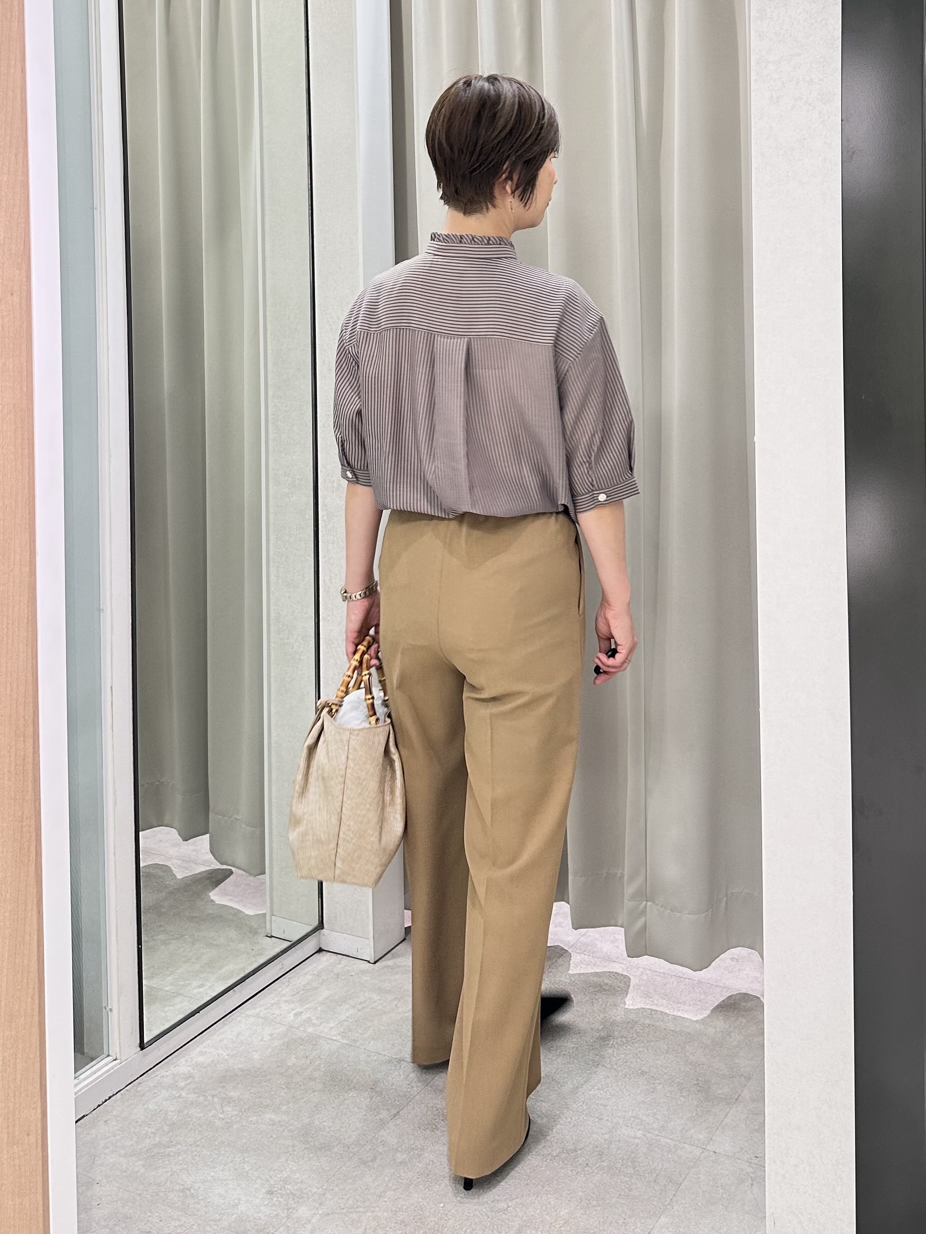 みなこさんの「UNTITLED｜【接触冷感/通気性/洗える】Vネックフリルブラウス」を使ったコーディネート