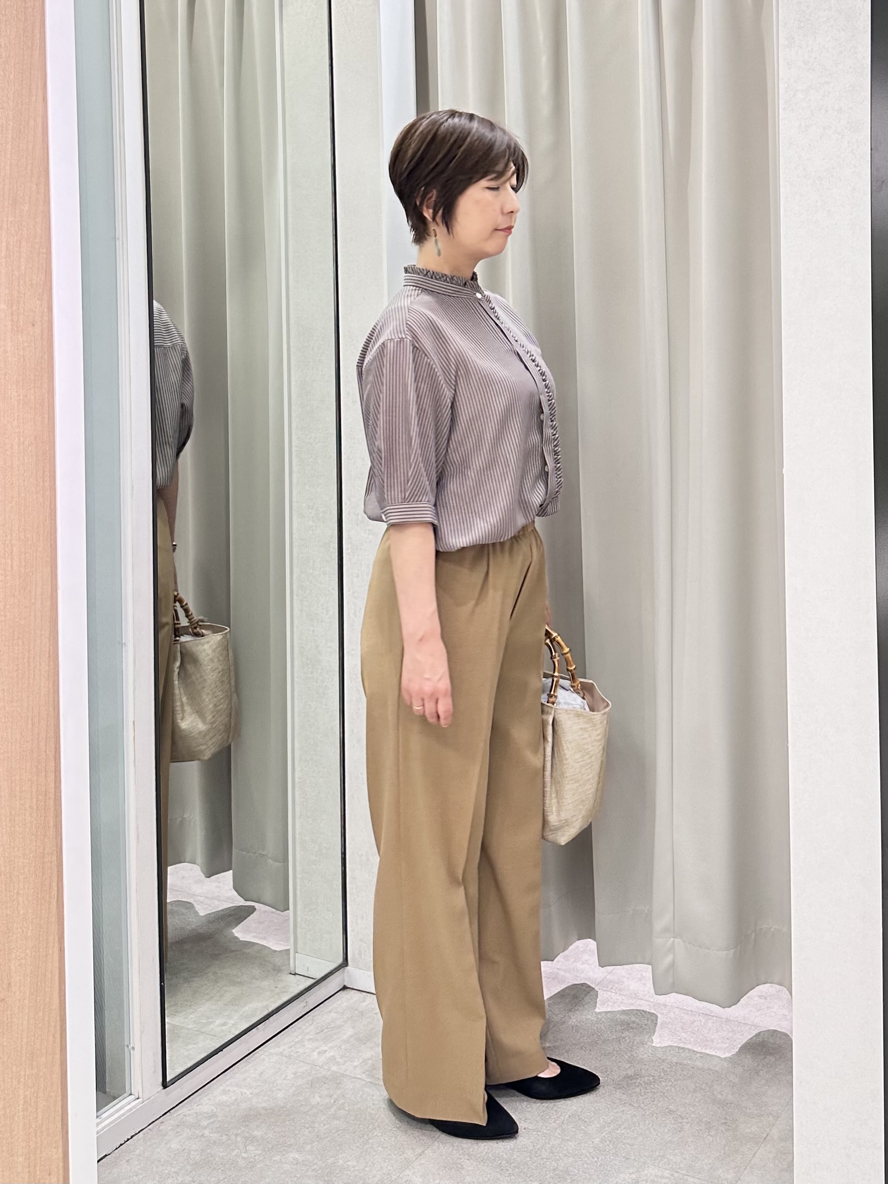 みなこさんの「UNTITLED｜【接触冷感/通気性/洗える】Vネックフリルブラウス」を使ったコーディネート