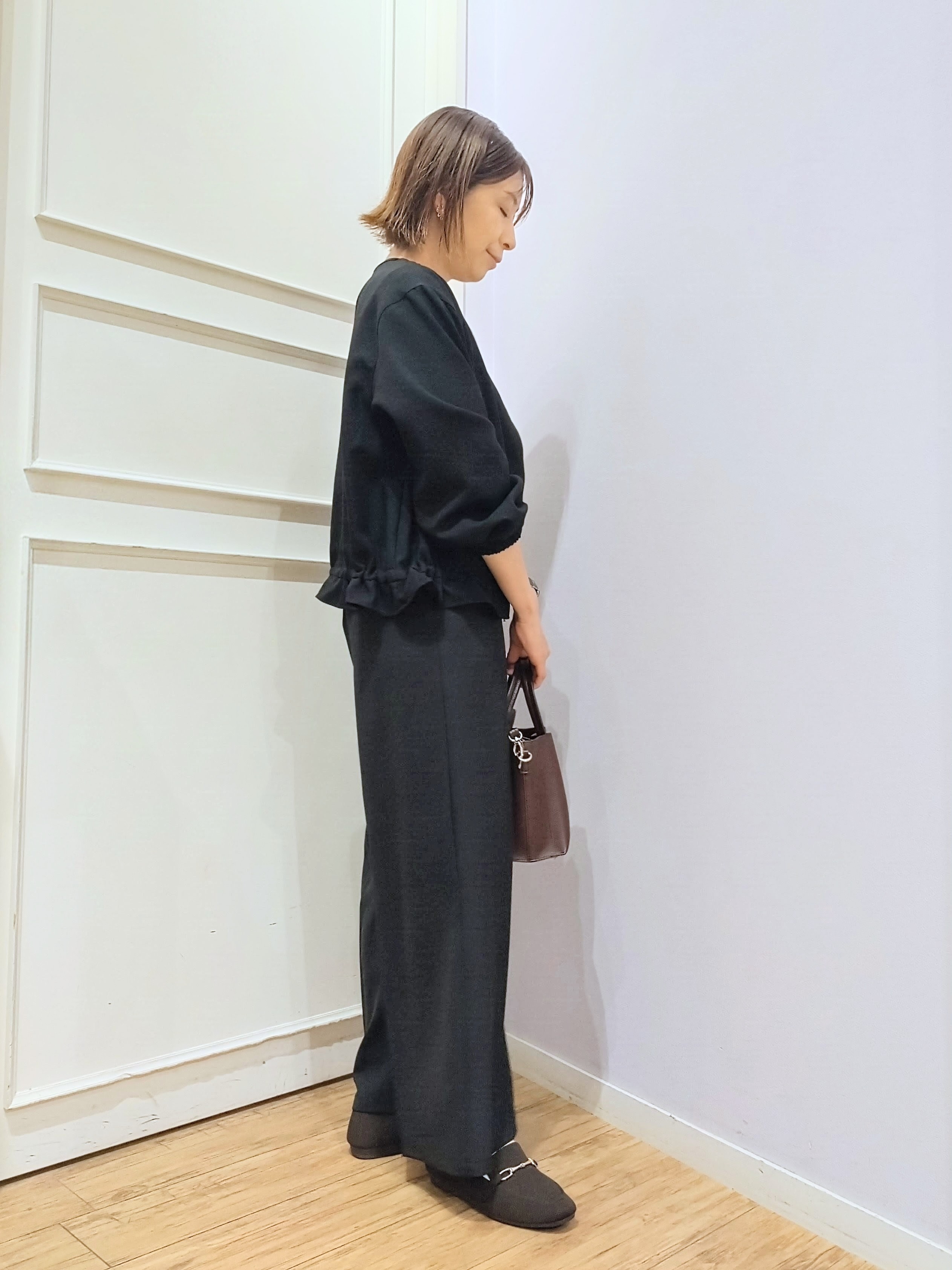 miomioさんの「SHOO･LA･RUE｜【洗濯後しわになりにくい/S-LL】裾ドロストフリルブルゾン」を使ったコーディネート