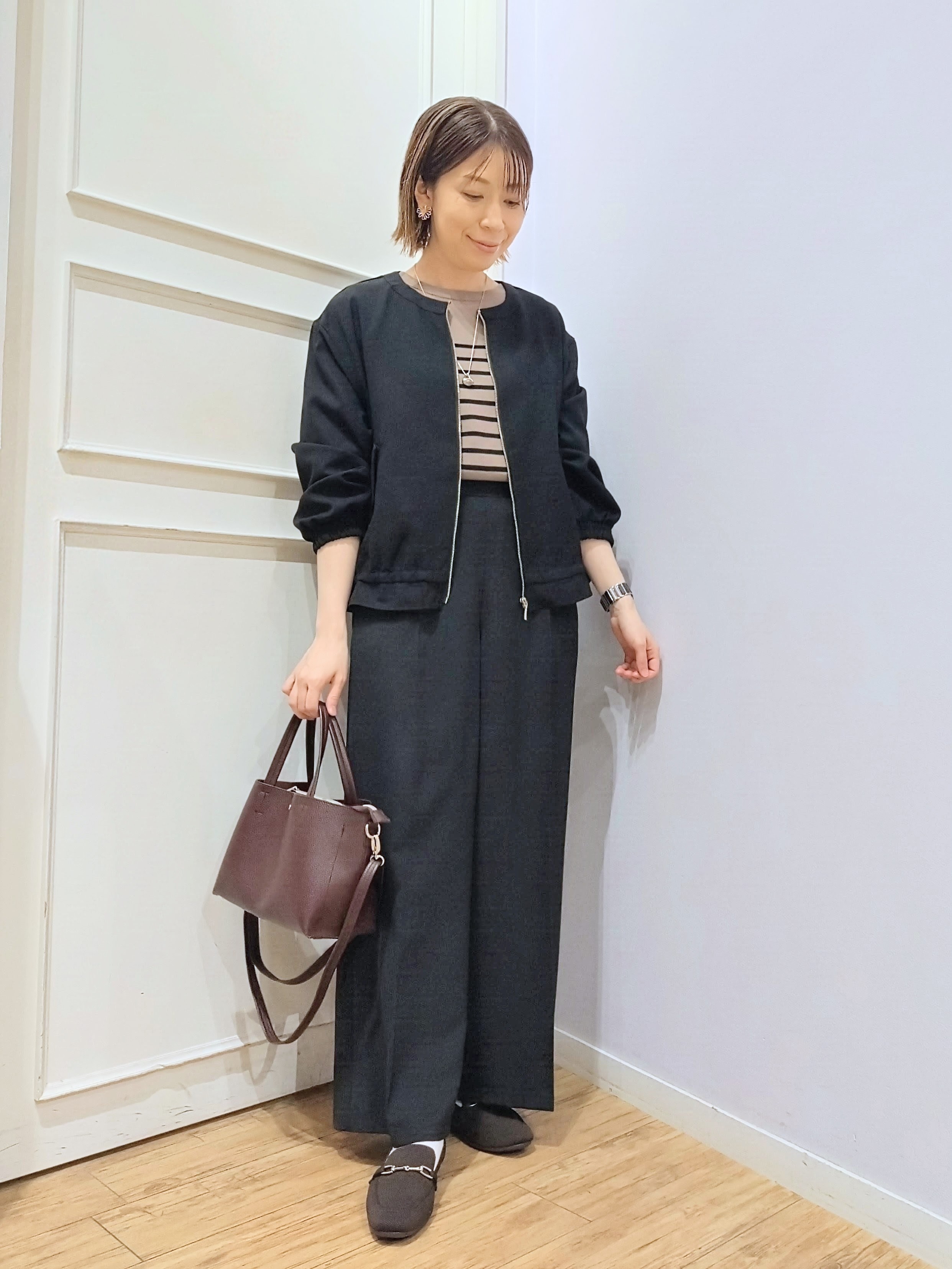 miomioさんの「SHOO･LA･RUE｜【洗濯後しわになりにくい/S-LL】裾ドロストフリルブルゾン」を使ったコーディネート