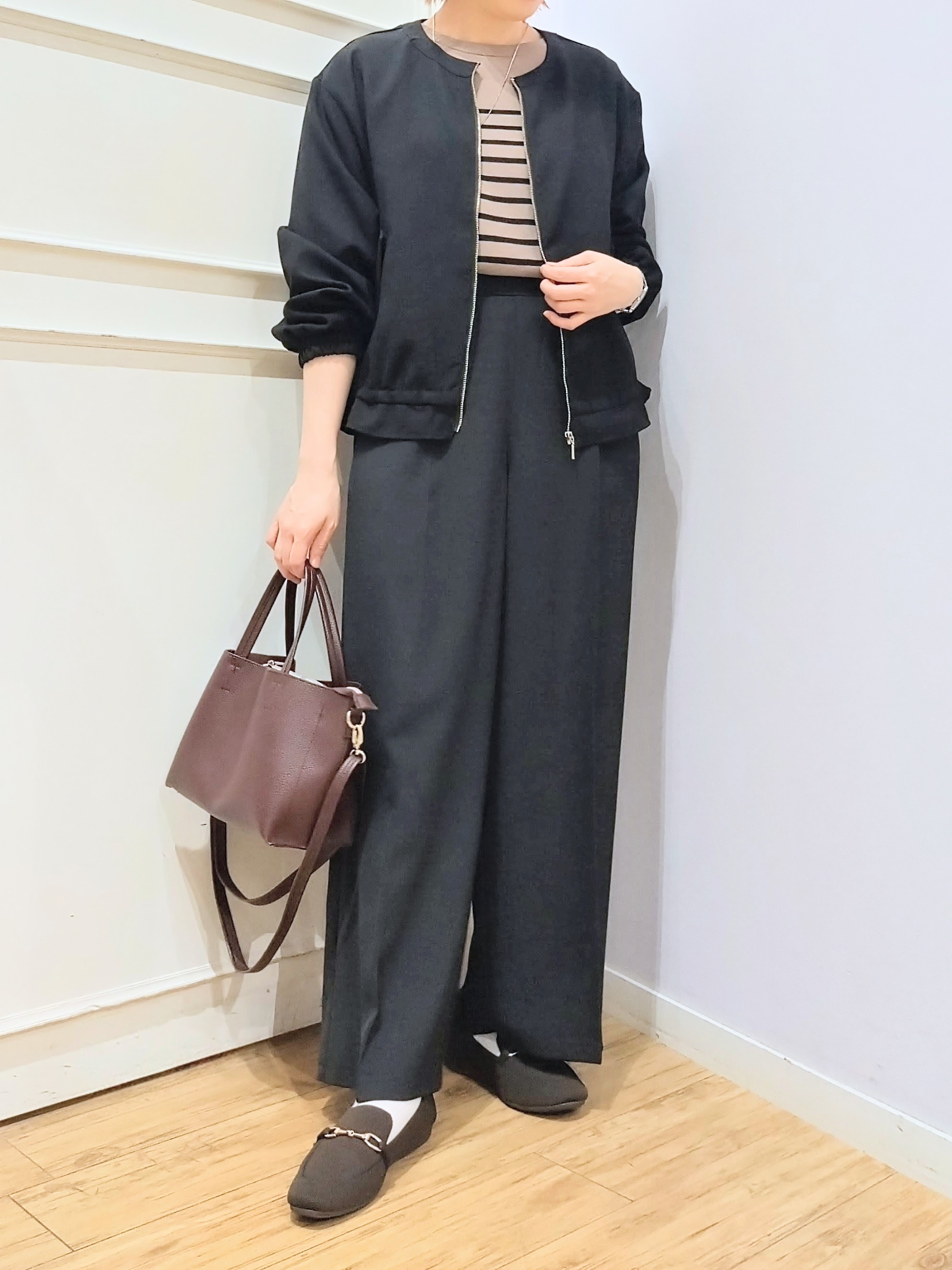 miomioさんの「SHOO･LA･RUE｜【洗濯後しわになりにくい/S-LL】裾ドロストフリルブルゾン」を使ったコーディネート