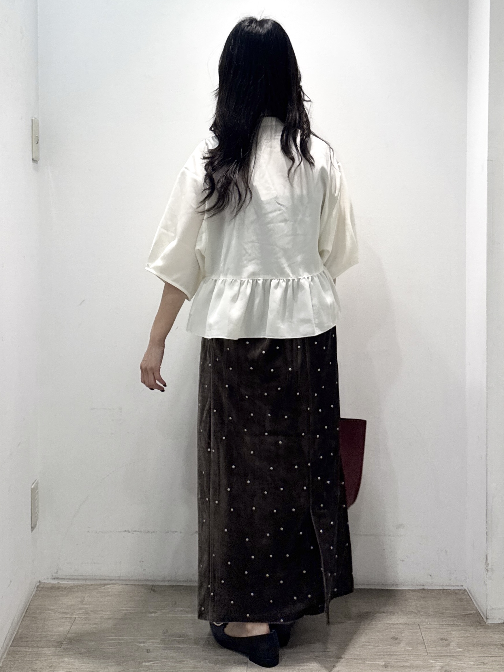 yuicciさんの「OPAQUE.CLIP｜【UV／接触冷感／吸水速乾】フリルペプラムブラウス《防シワ／洗濯機OK》」を使ったコーディネート