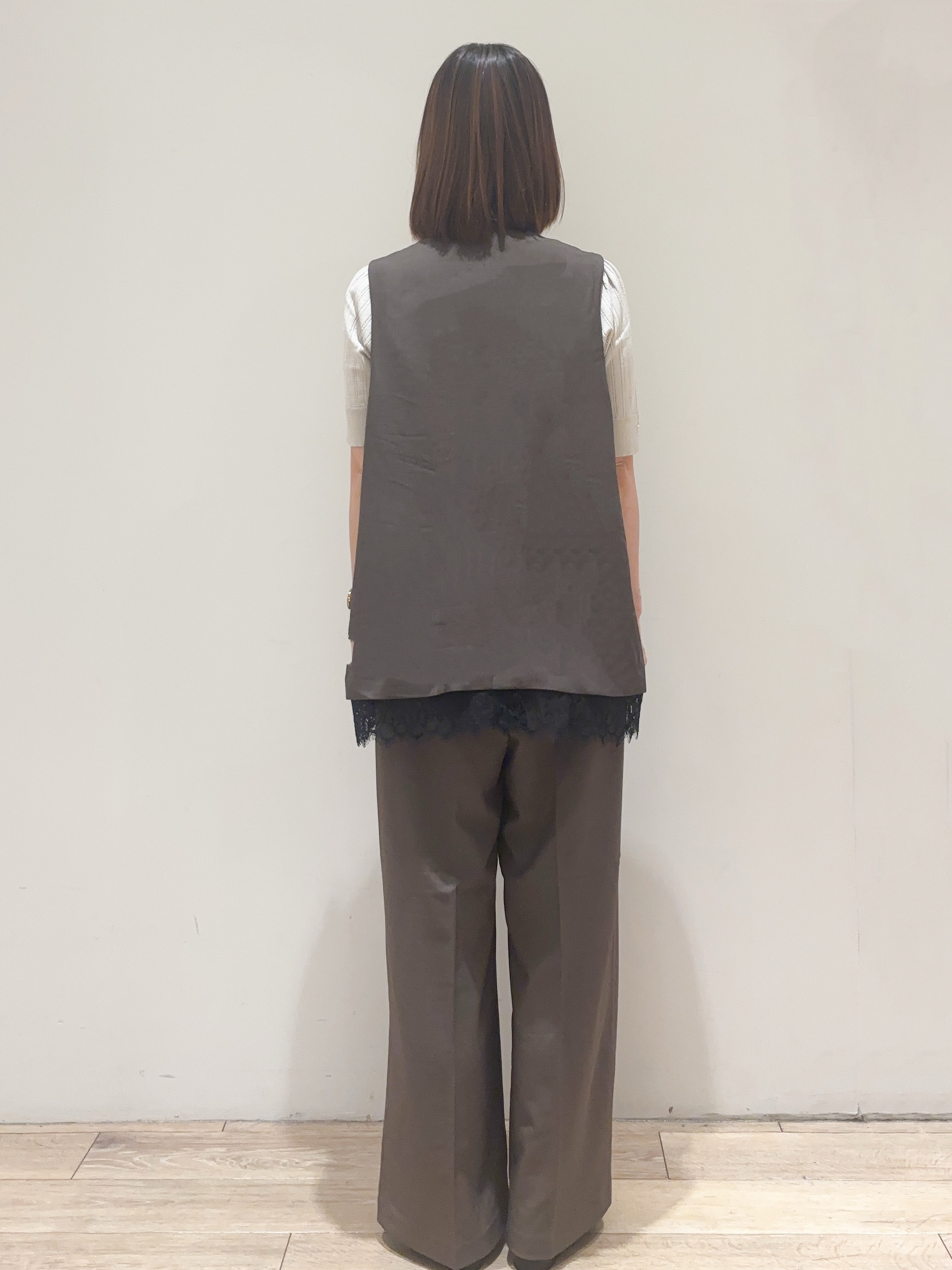 MIKIさんの「index｜裾レースVネックジレ【2WAY ／洗濯機OK】」を使ったコーディネート
