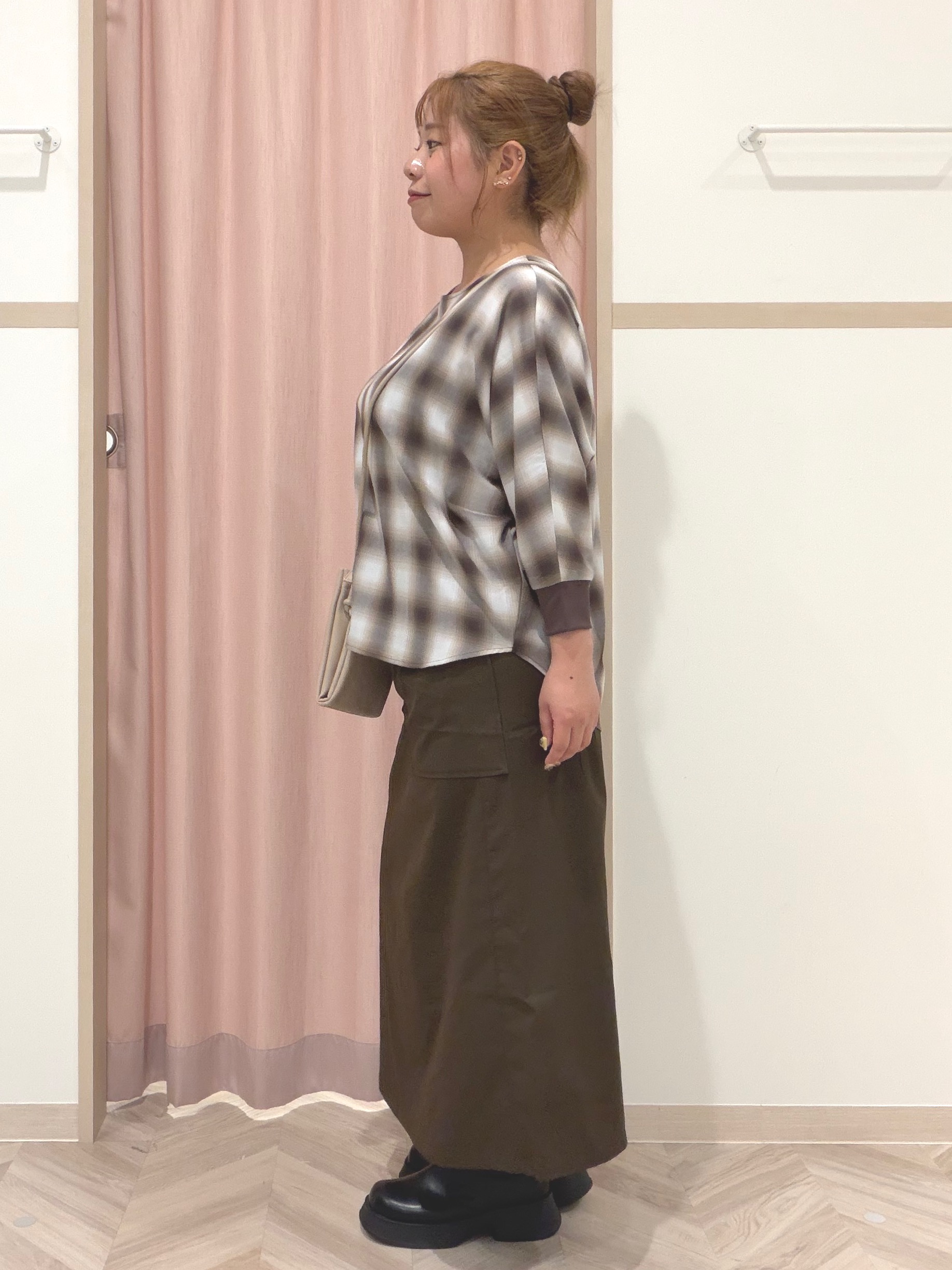 まちゃんなちゃんさんの「SHOO･LA･RUE｜【着丈選べる/洗濯後しわになりにくい】インせず着られる ドルマンブラウス」を使ったコーディネート